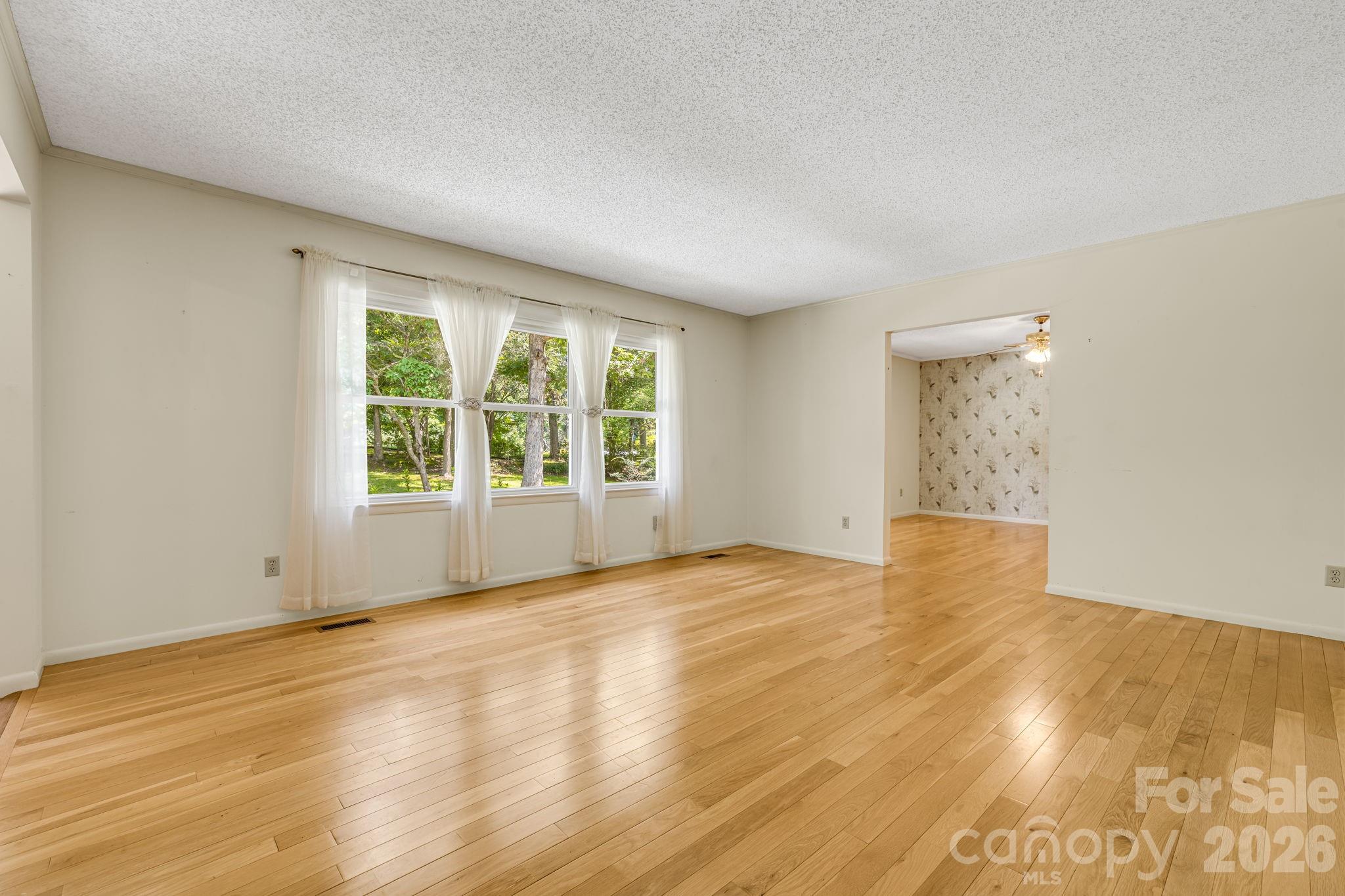 11 E Ridgeway Drive — Weaverville