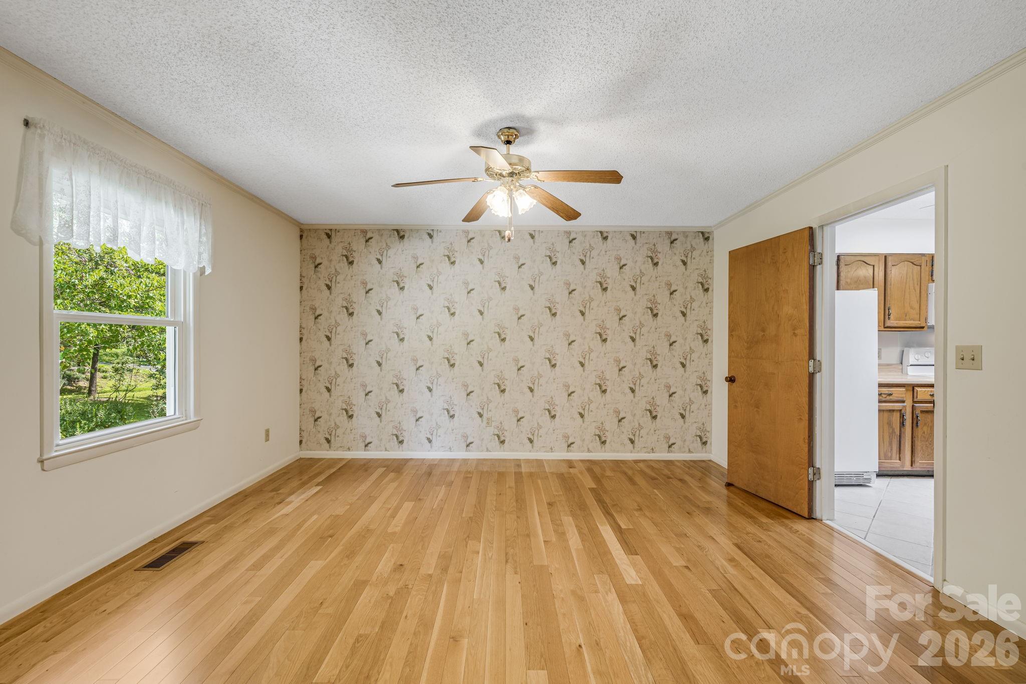11 E Ridgeway Drive — Weaverville
