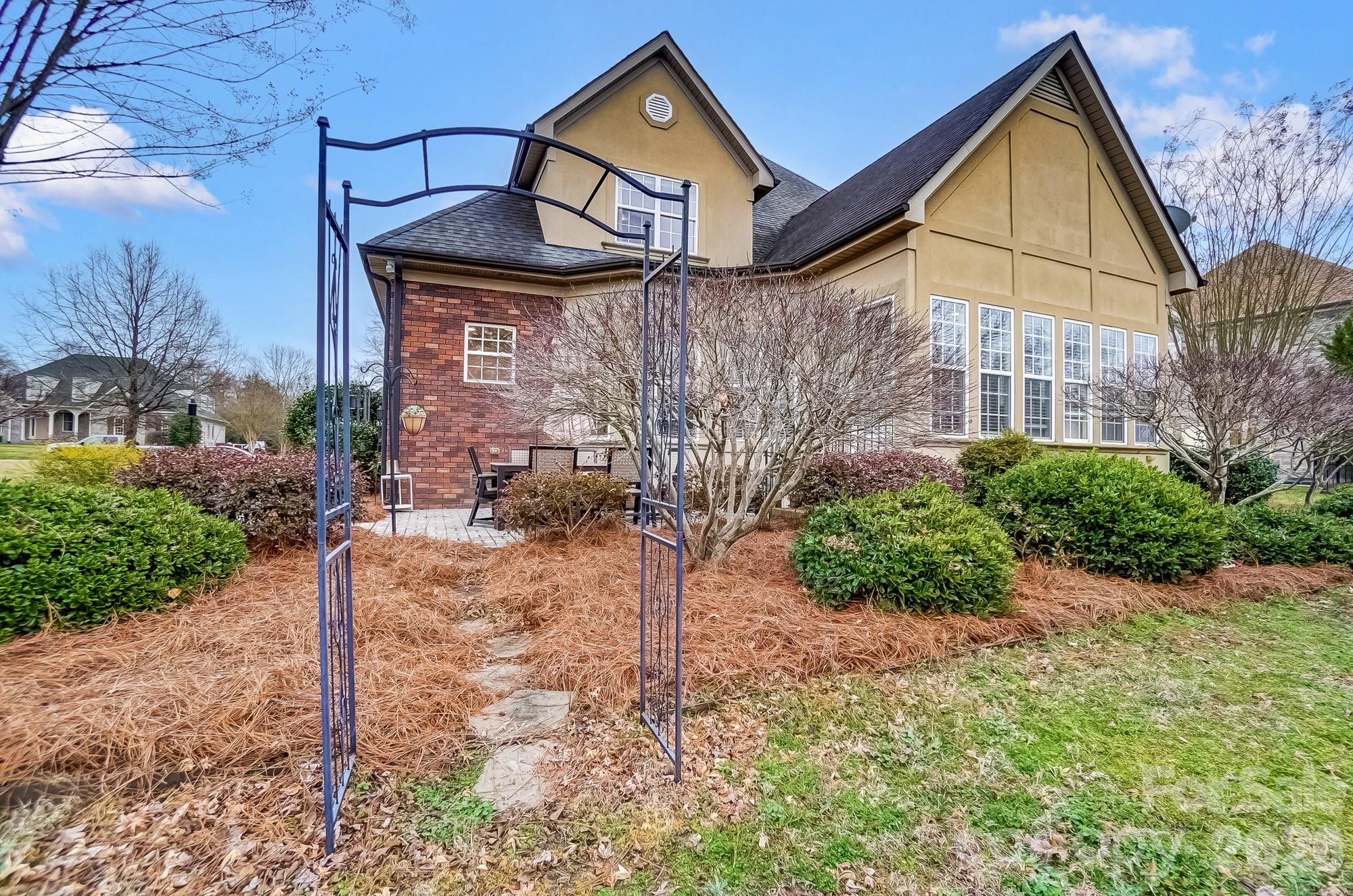 5507 Two Iron Drive — Matthews