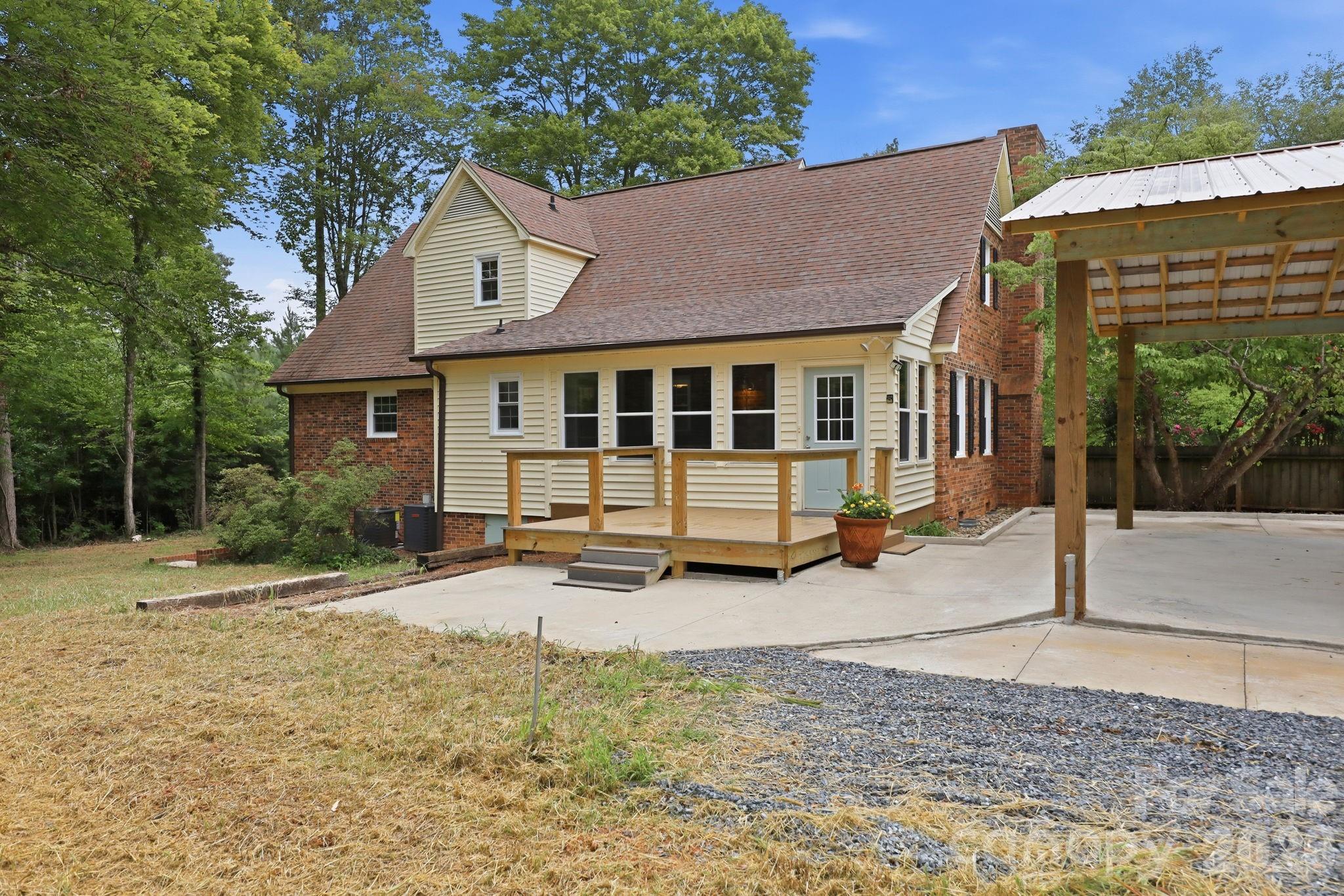 360 Small Road — Randleman