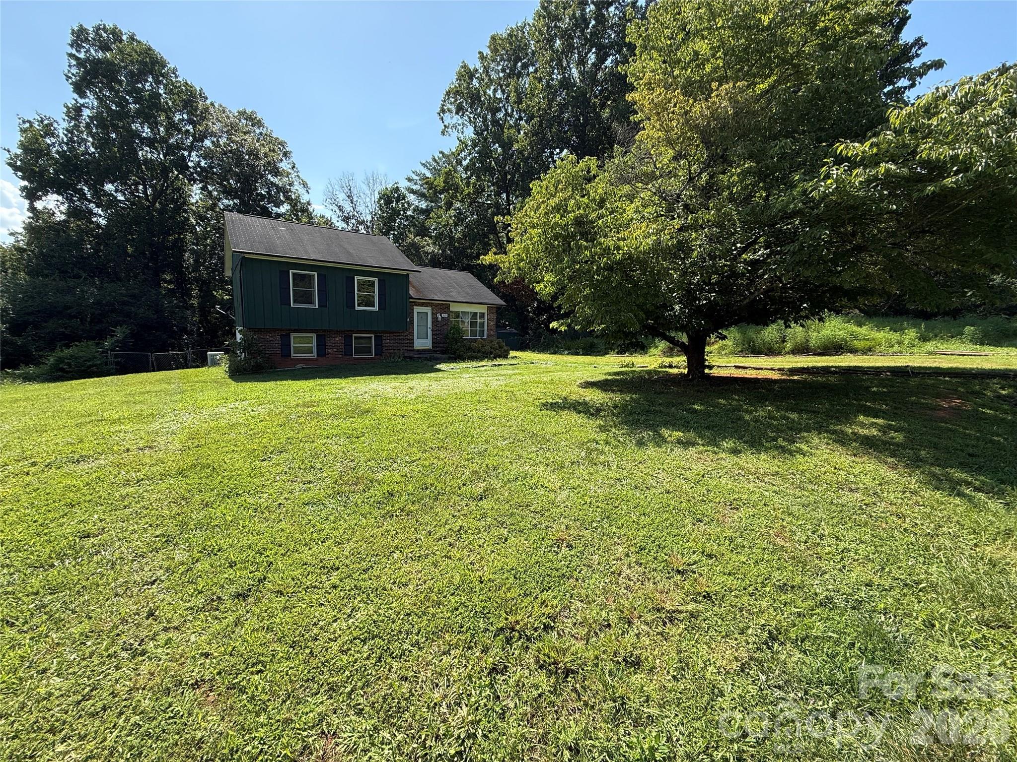 3695 Commanche Court — Lenoir