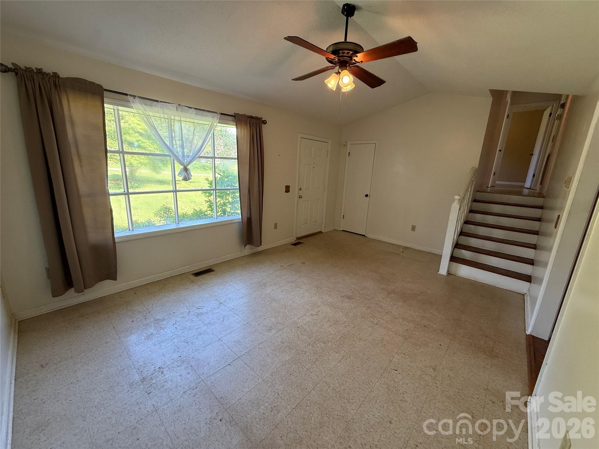 3695 Commanche Court — Lenoir
