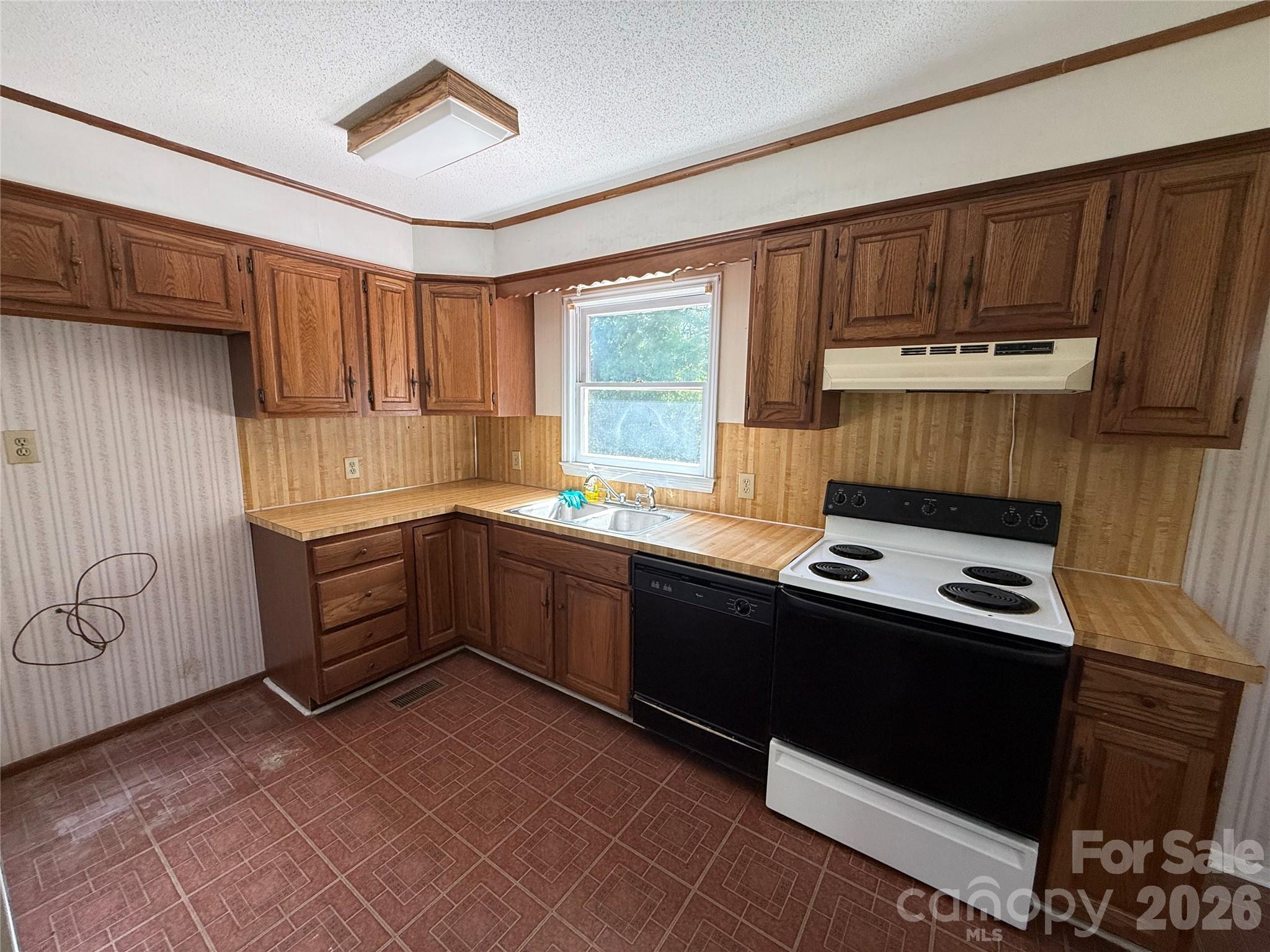 3695 Commanche Court — Lenoir