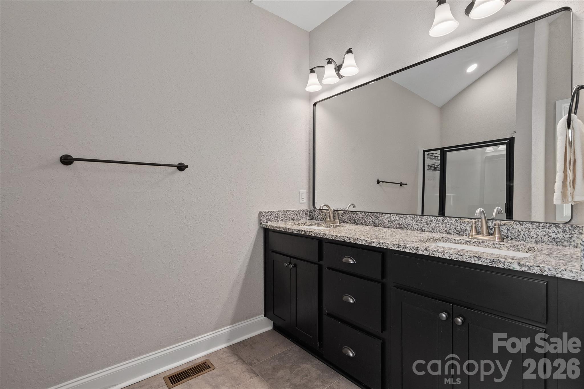 31 Baby Bear Cove — Clyde
