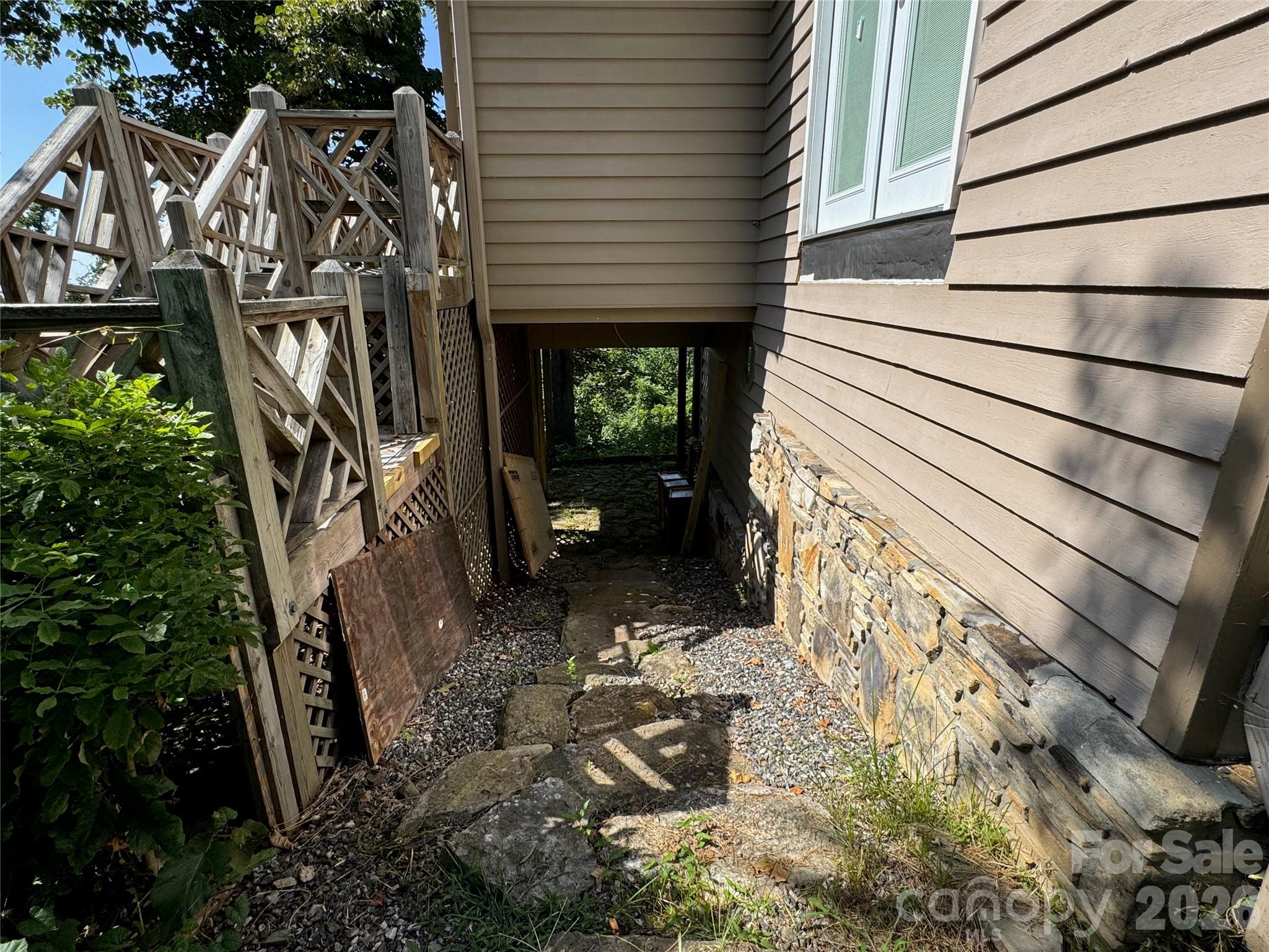 87 Island In The Sky Trail — Weaverville