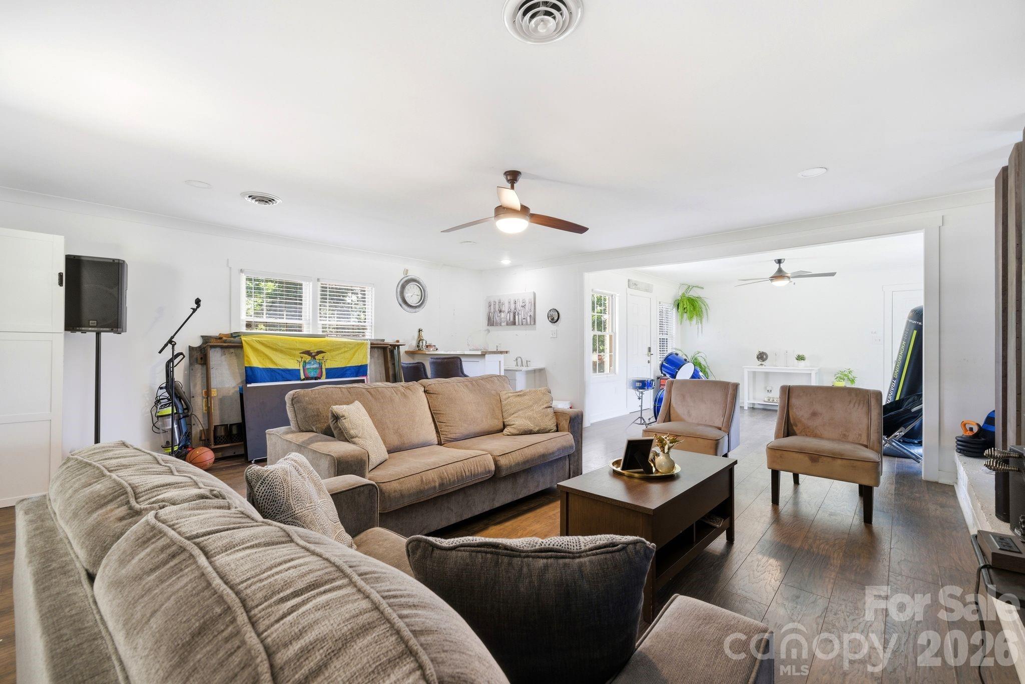 701 E Iowa Avenue — Bessemer City