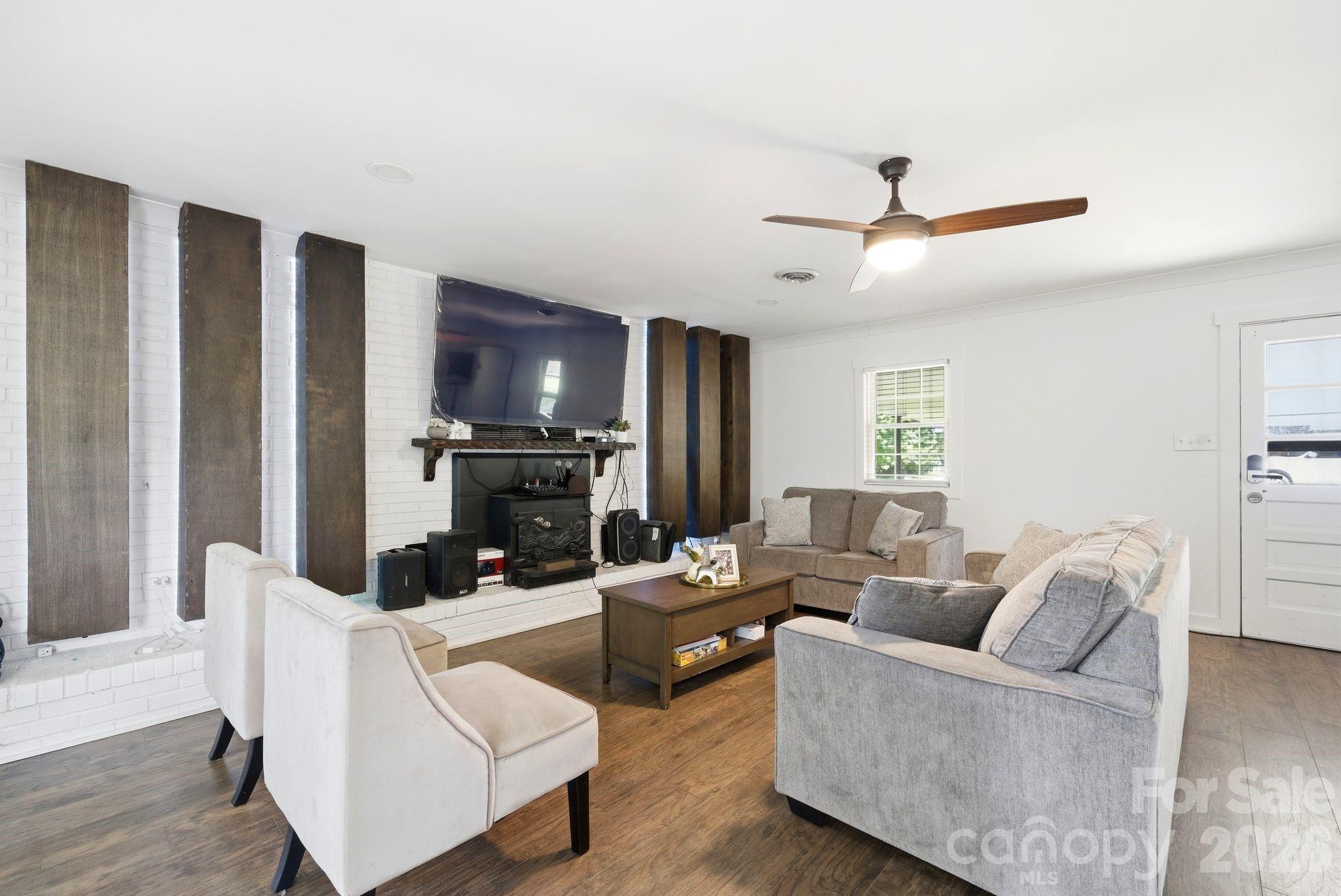 701 E Iowa Avenue — Bessemer City