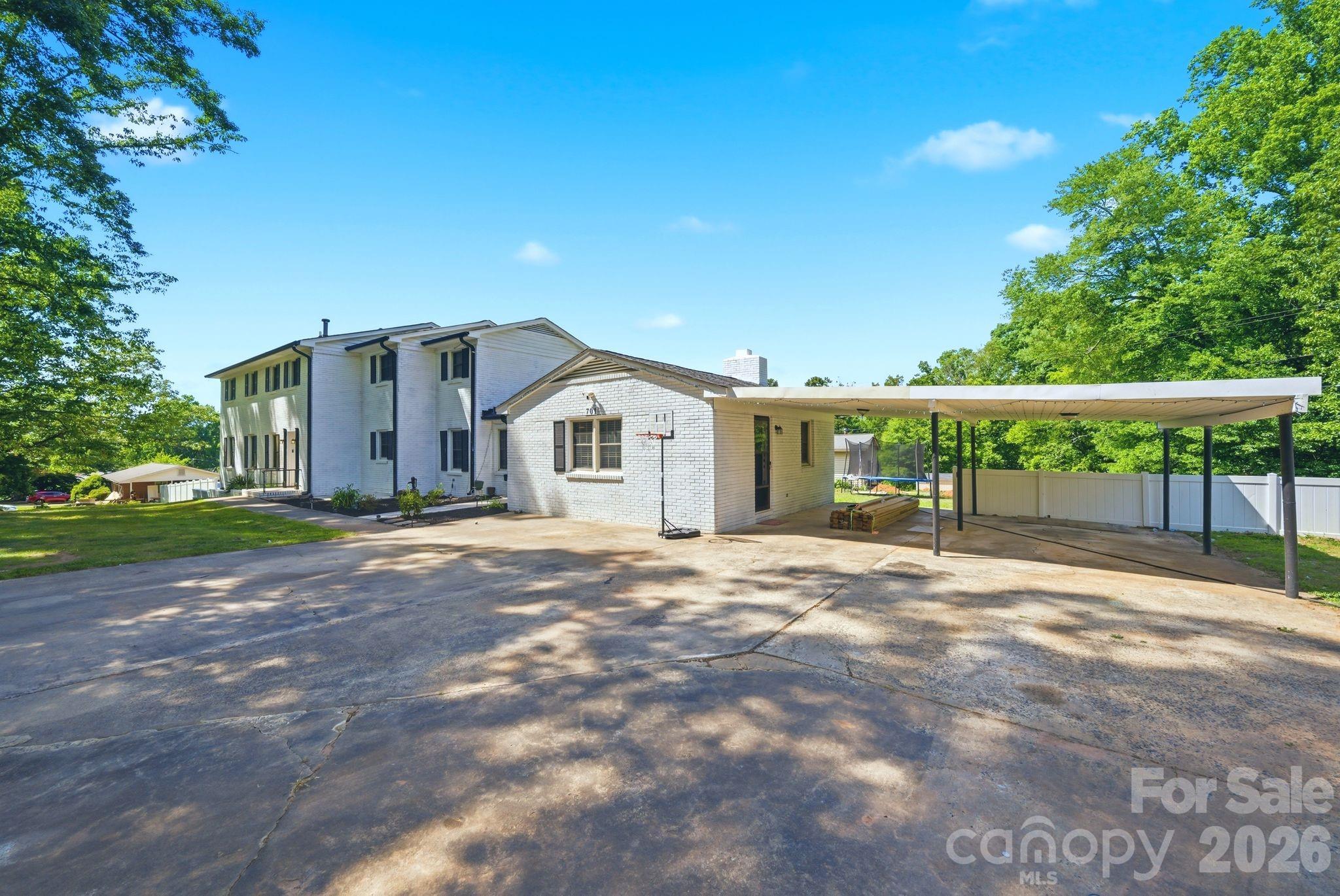 701 E Iowa Avenue — Bessemer City