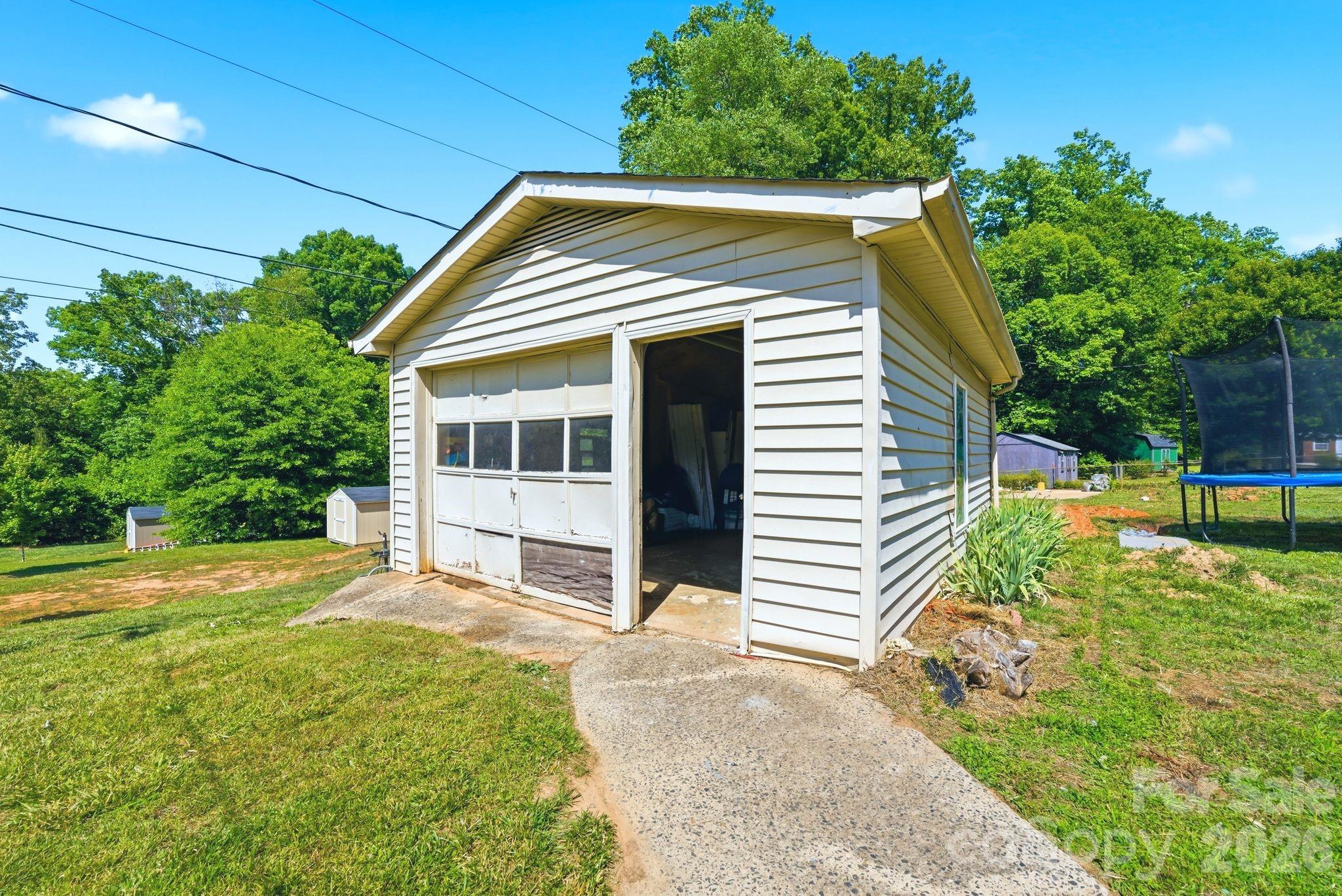 701 E Iowa Avenue — Bessemer City