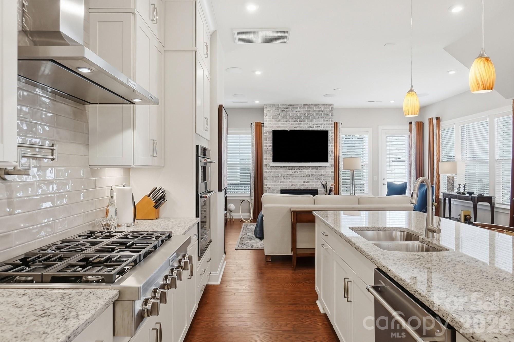 2526 Kenmore Avenue — Charlotte