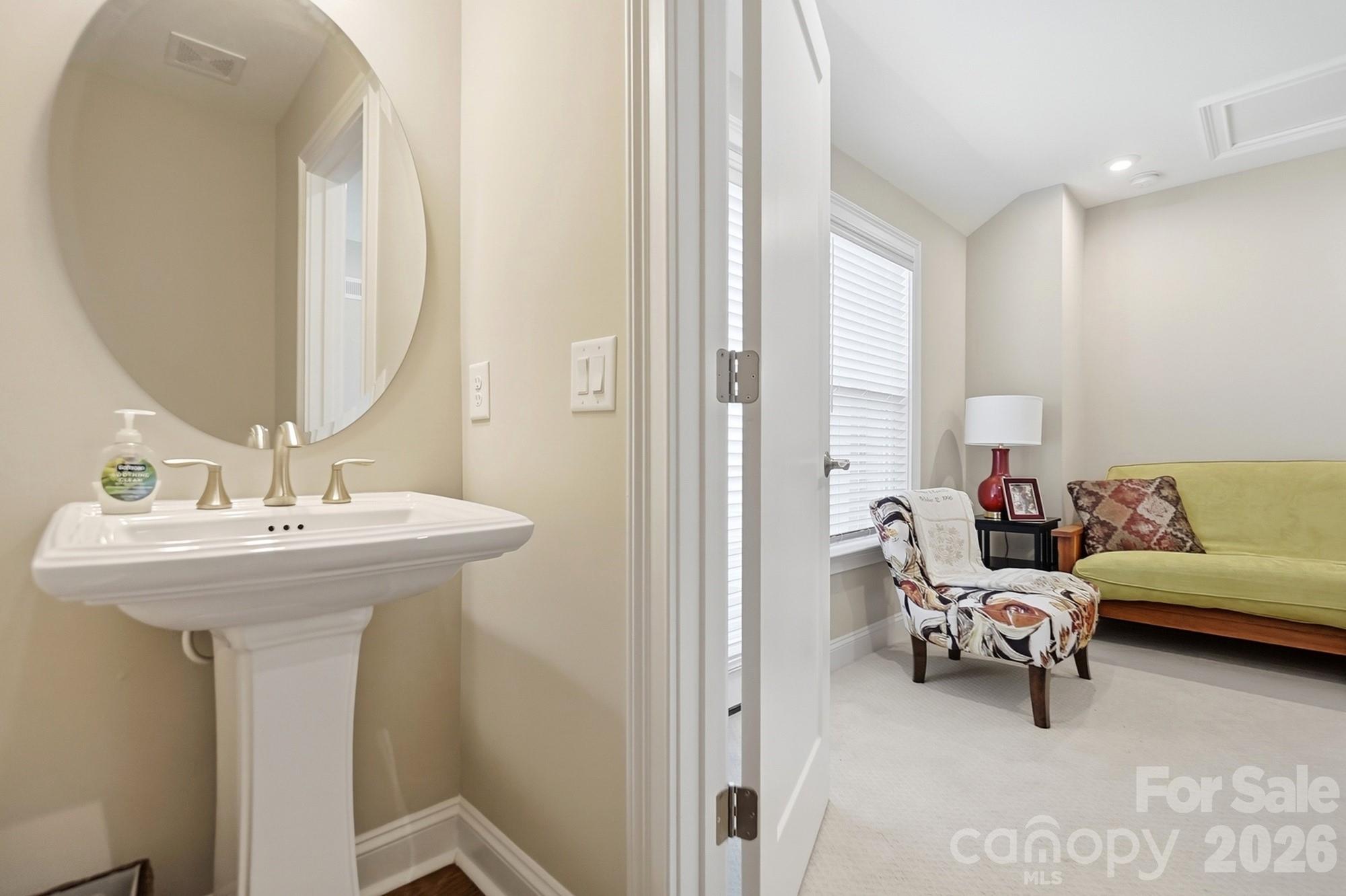 2526 Kenmore Avenue — Charlotte