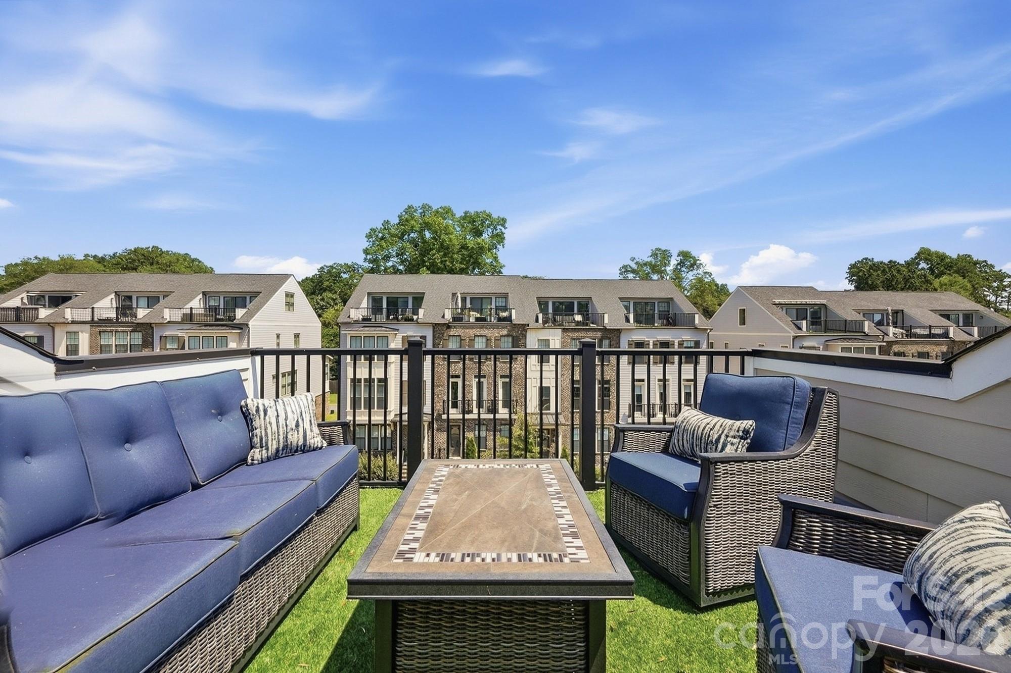 2526 Kenmore Avenue — Charlotte