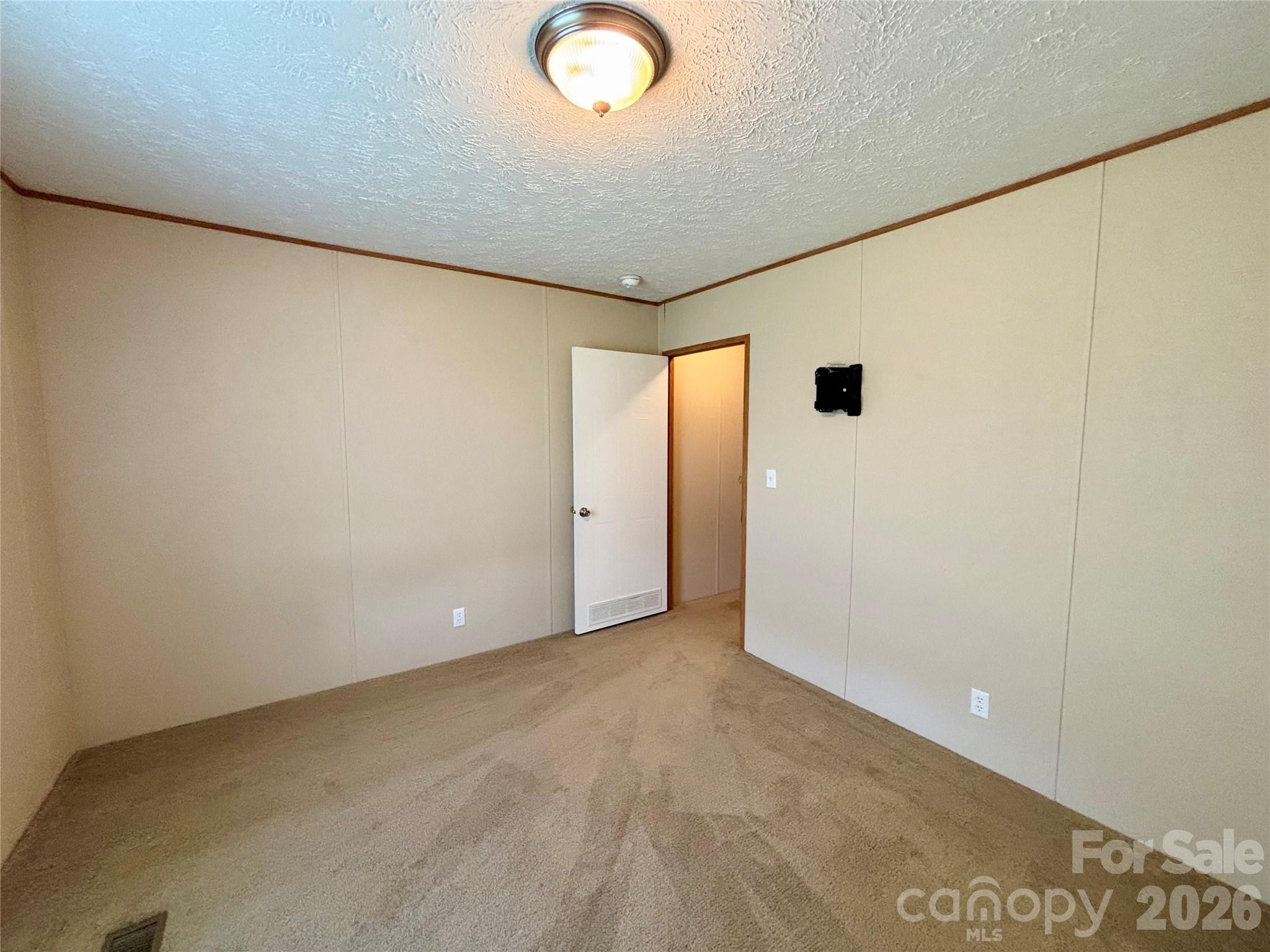 72 S Greenleaf Road — Hendersonville