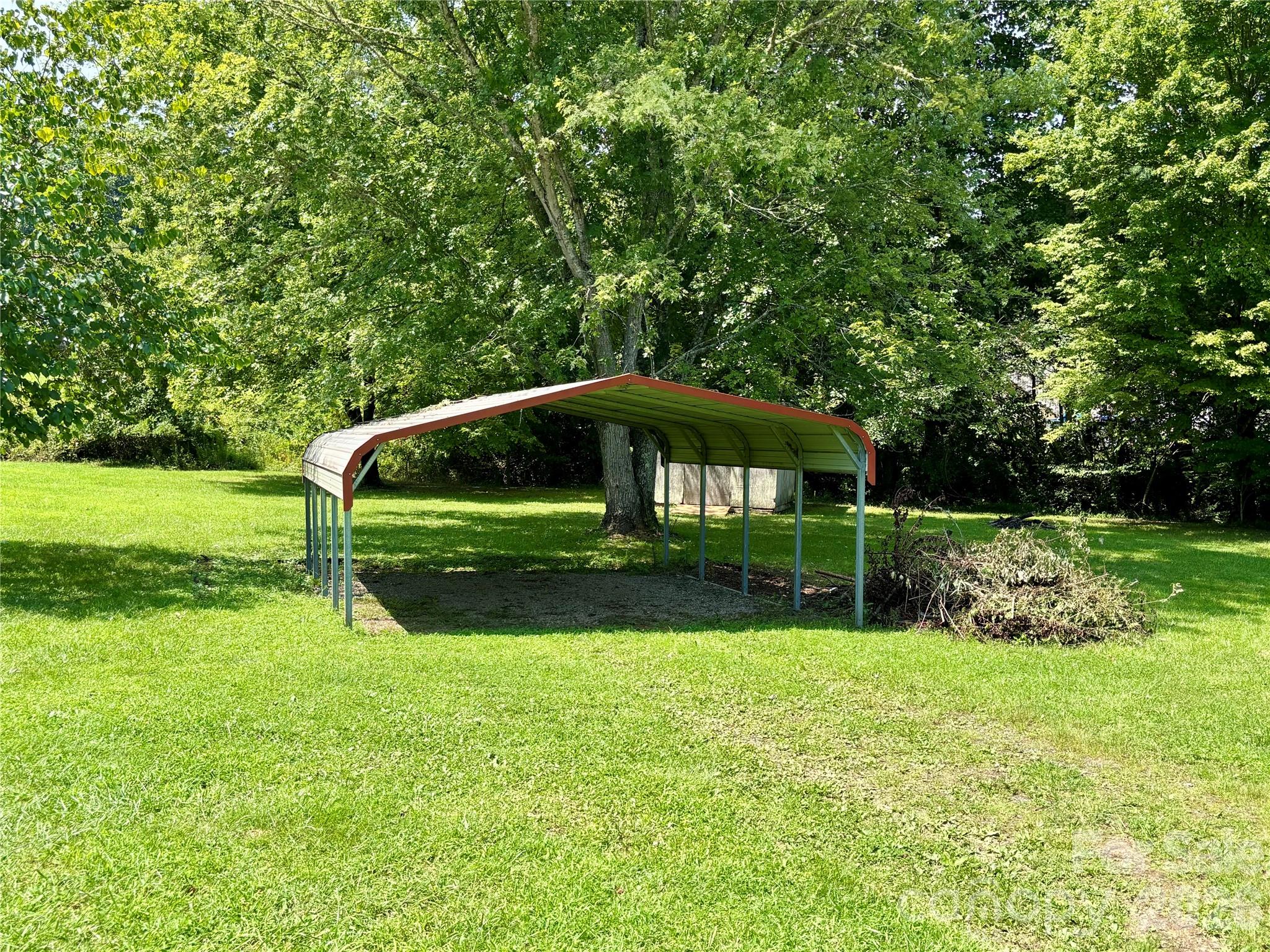 72 S Greenleaf Road — Hendersonville
