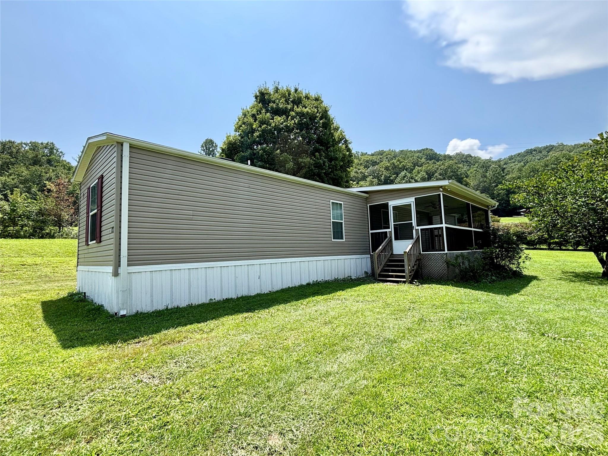 72 S Greenleaf Road — Hendersonville