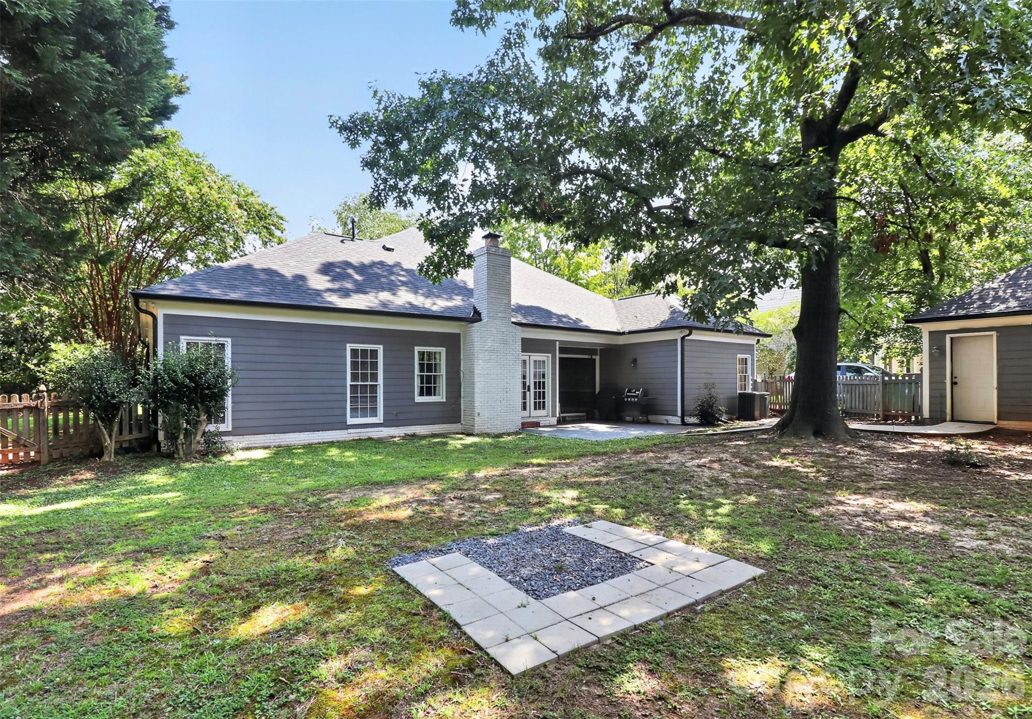 4015 Thistledown Court — Charlotte