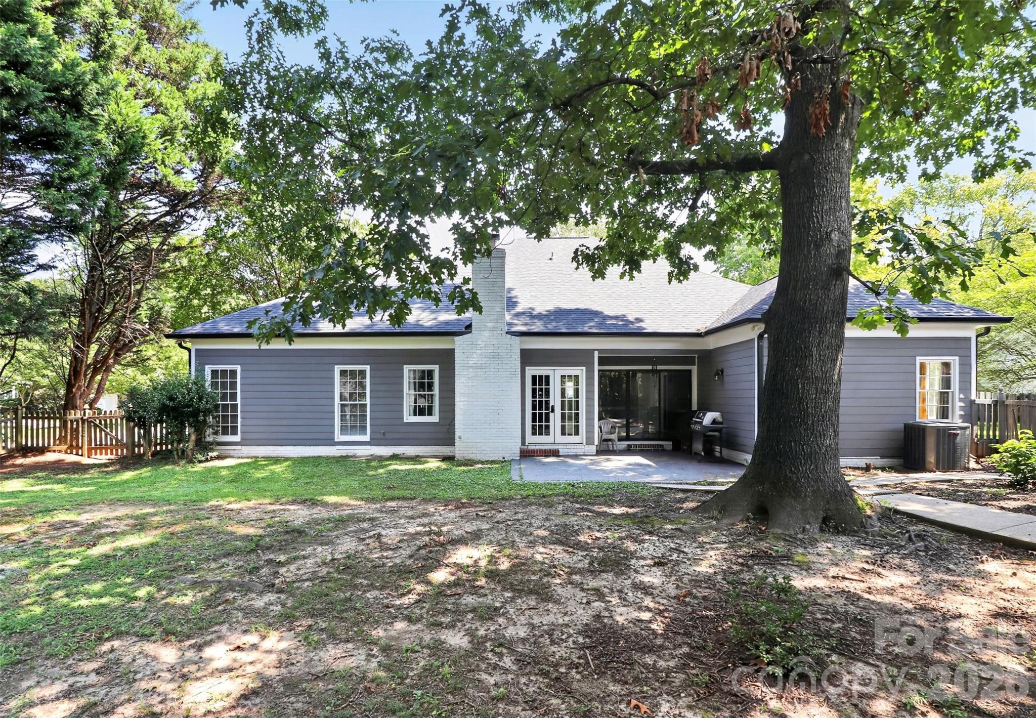 4015 Thistledown Court — Charlotte