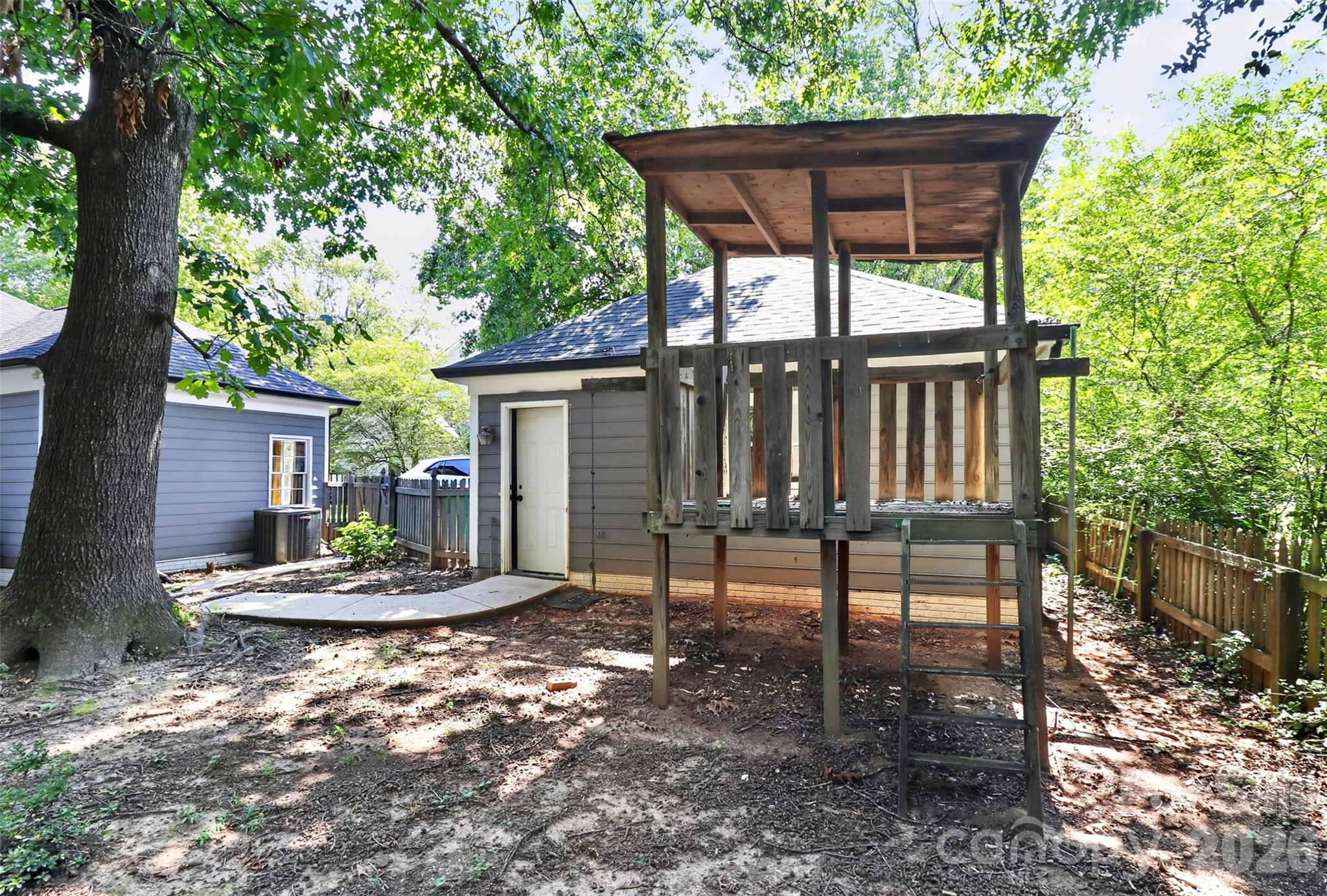 4015 Thistledown Court — Charlotte