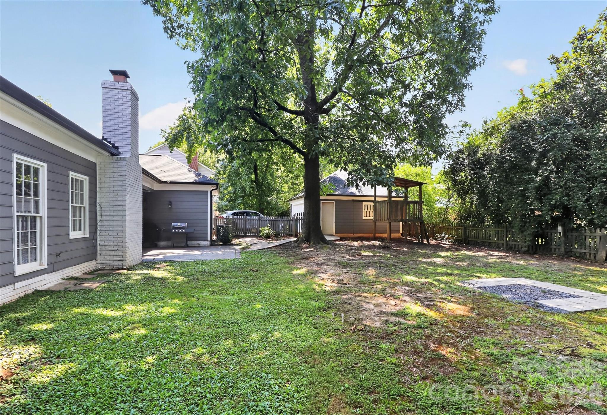 4015 Thistledown Court — Charlotte
