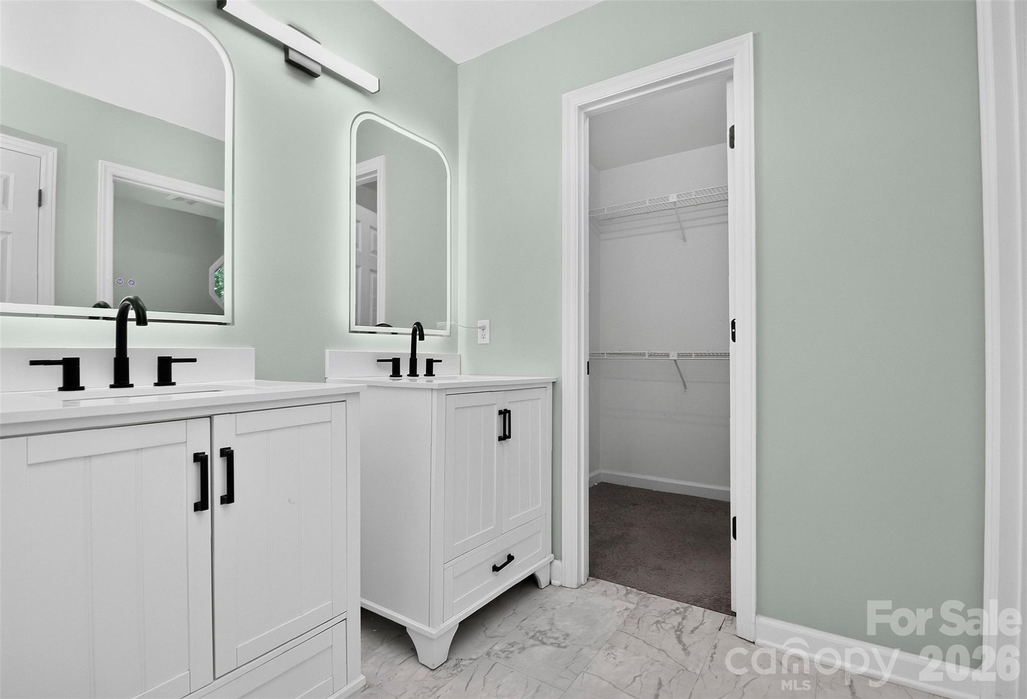 4015 Thistledown Court — Charlotte