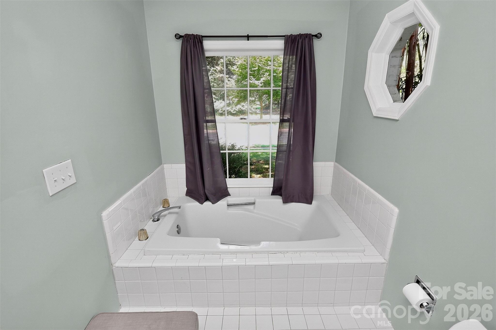 4015 Thistledown Court — Charlotte