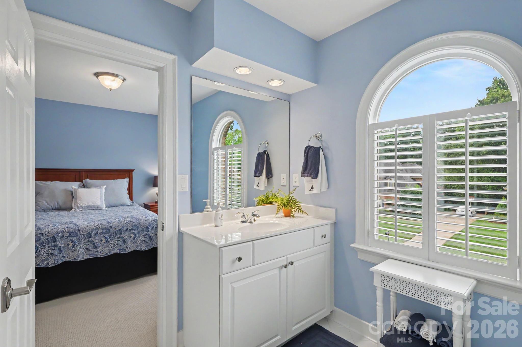 8724 Suninghurst Lane — Charlotte