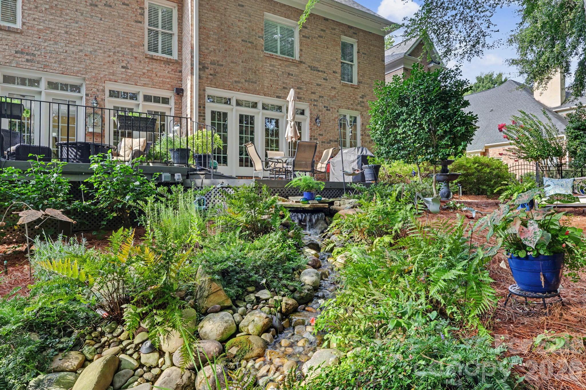 8724 Suninghurst Lane — Charlotte