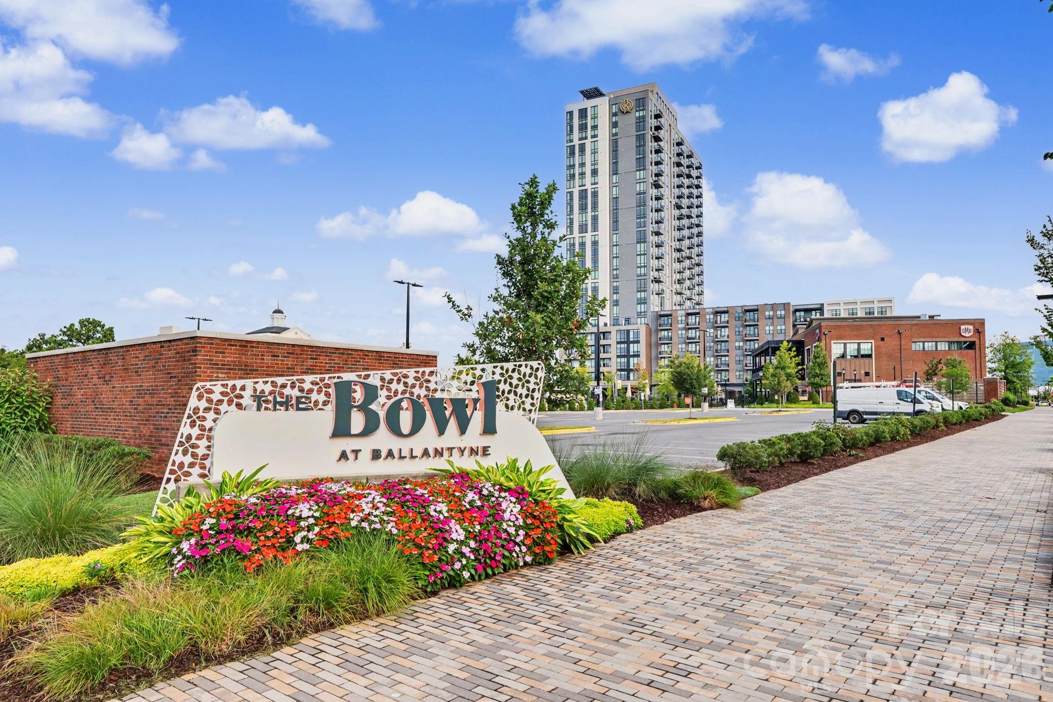 8724 Suninghurst Lane — Charlotte
