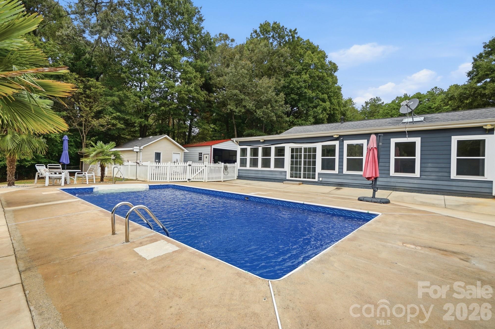 14010 Mareshead Lane — Matthews