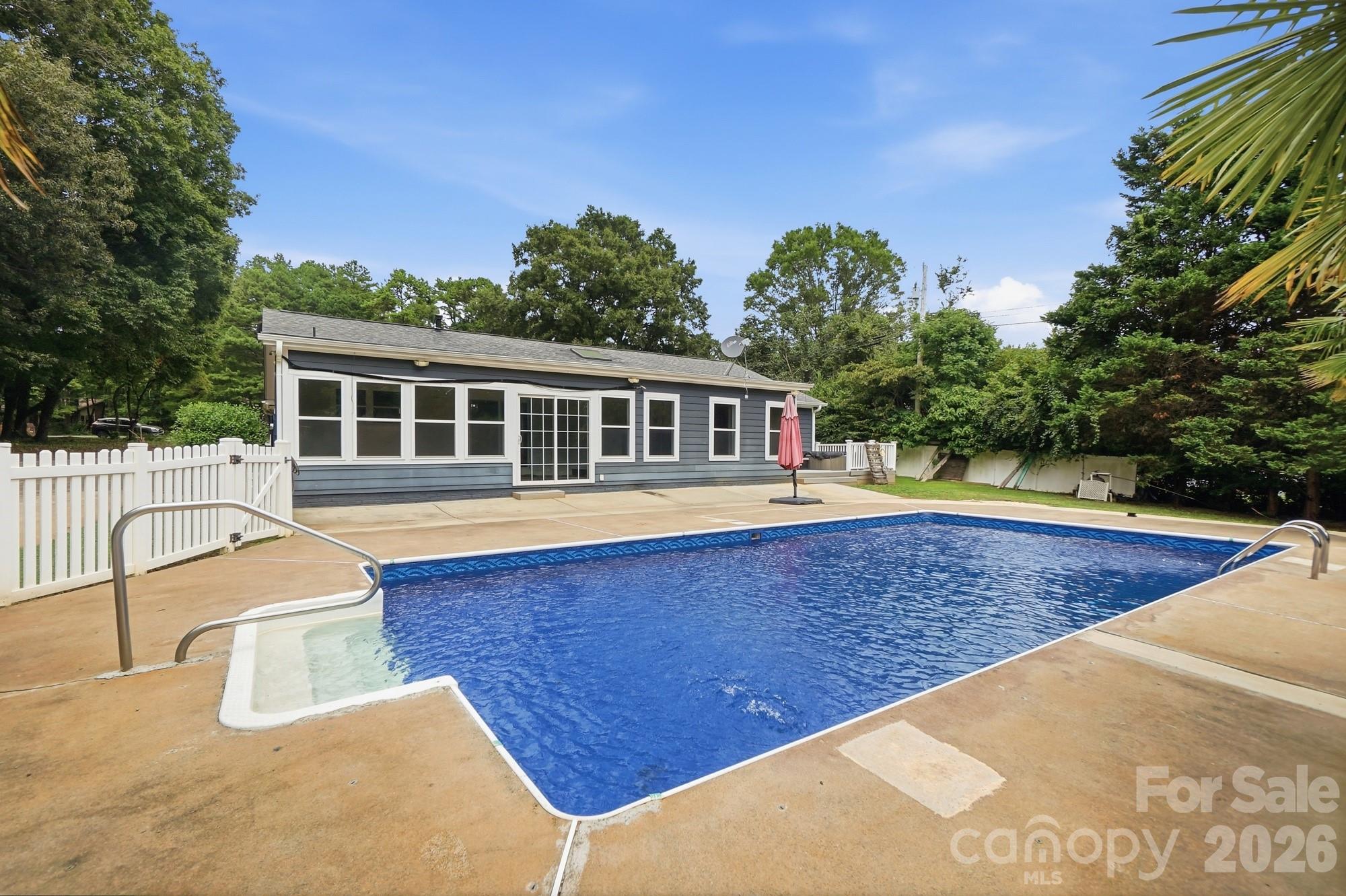 14010 Mareshead Lane — Matthews