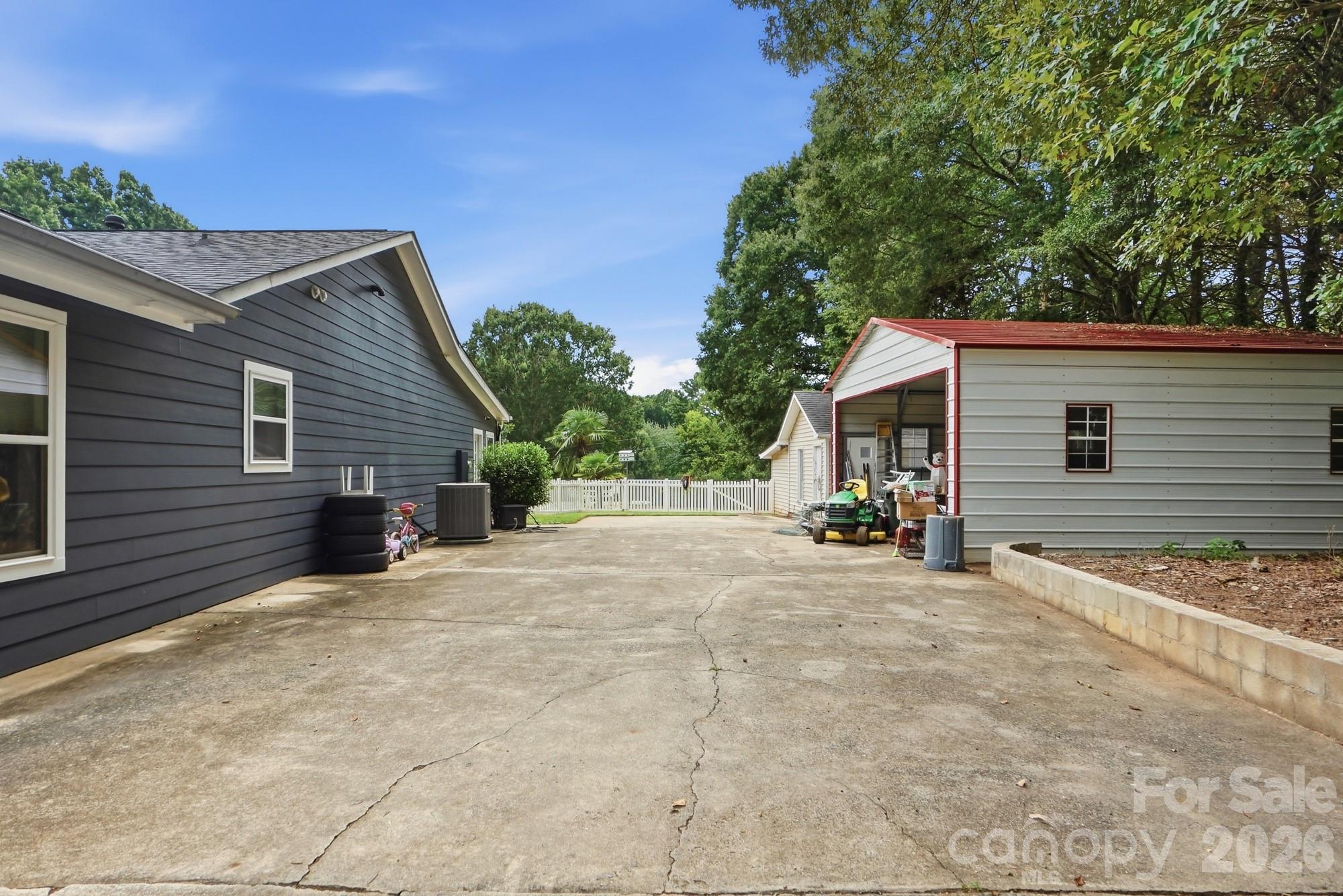 14010 Mareshead Lane — Matthews