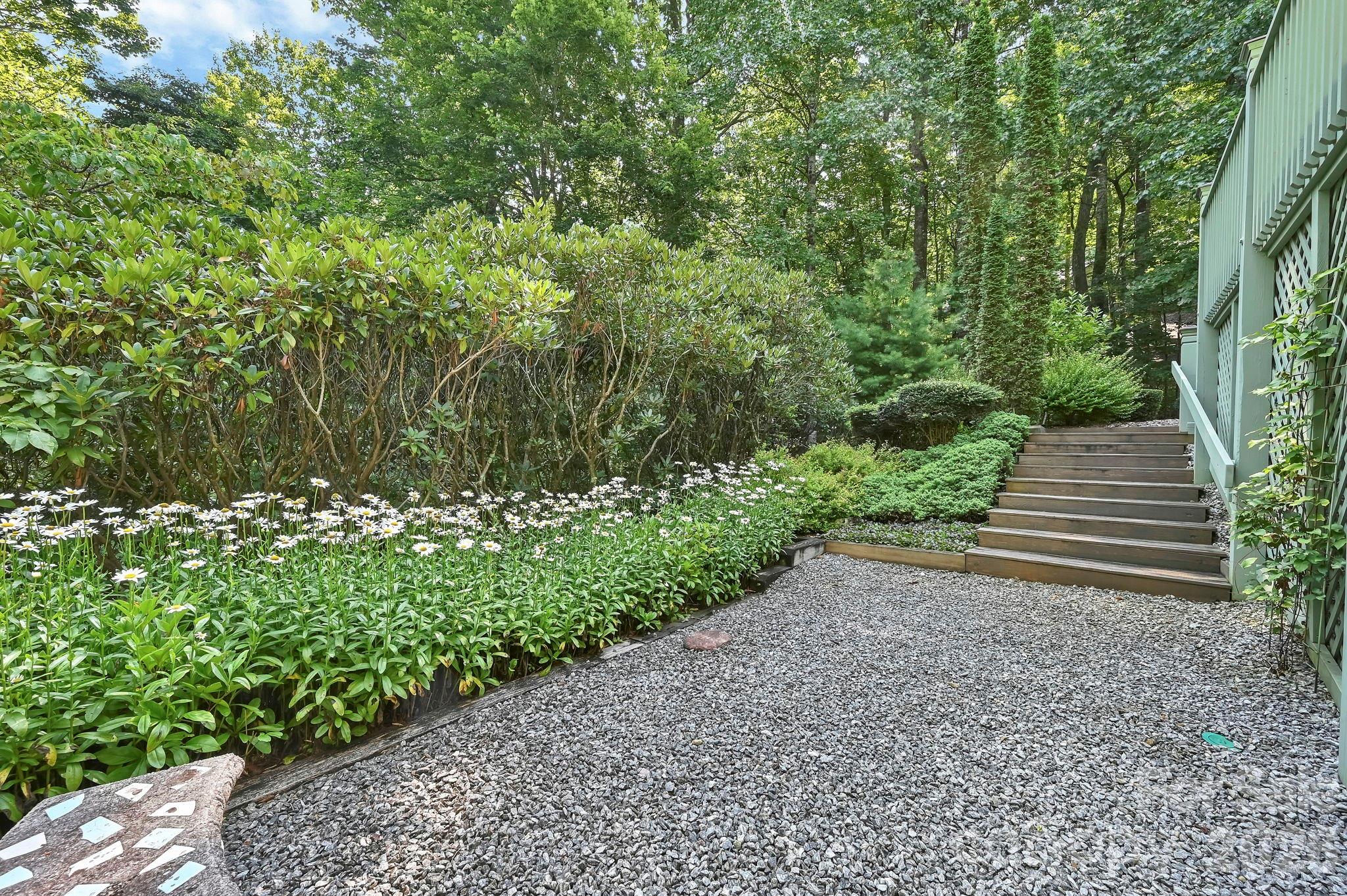 3 Rodney Court — Flat Rock