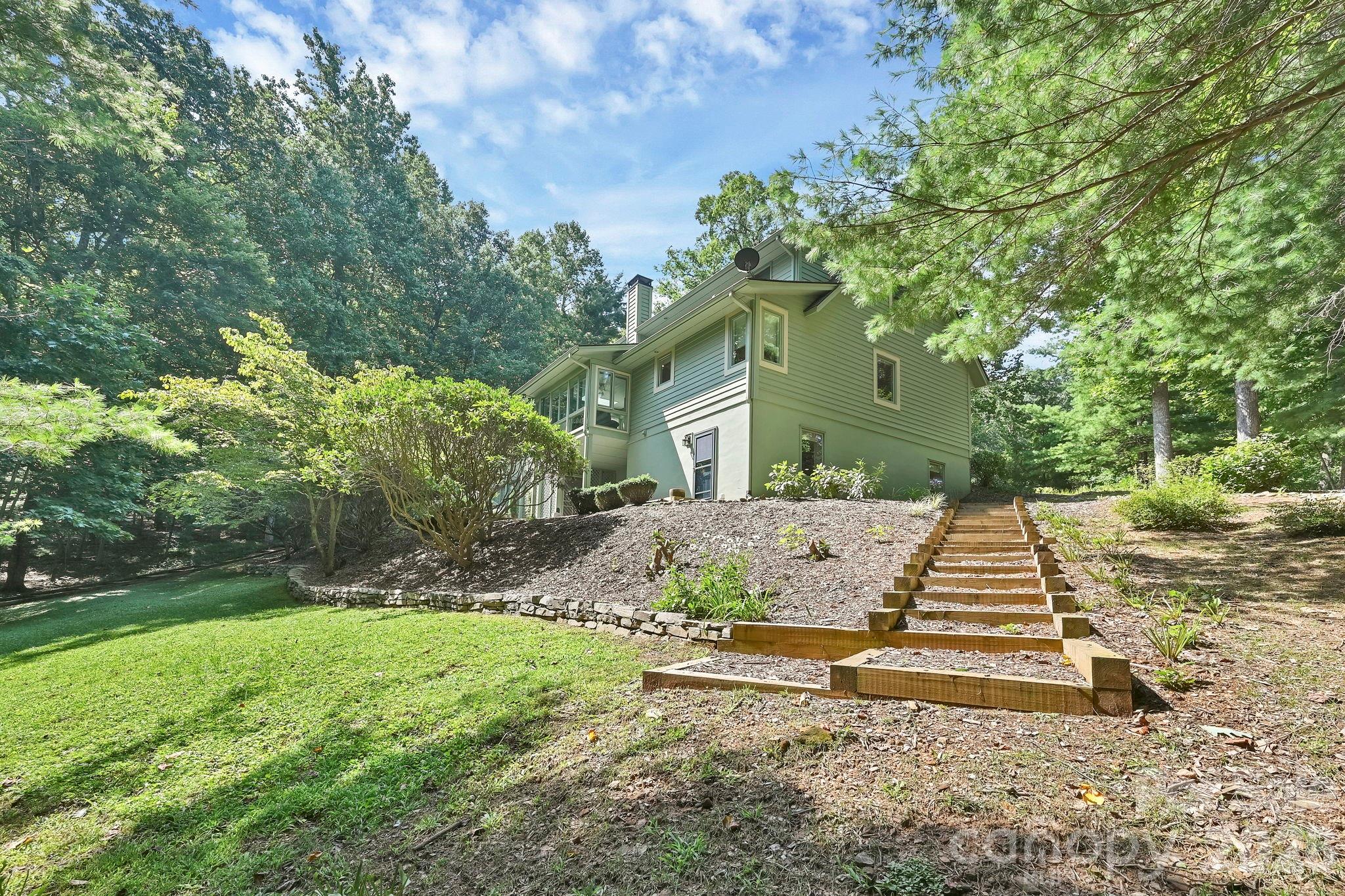 3 Rodney Court — Flat Rock