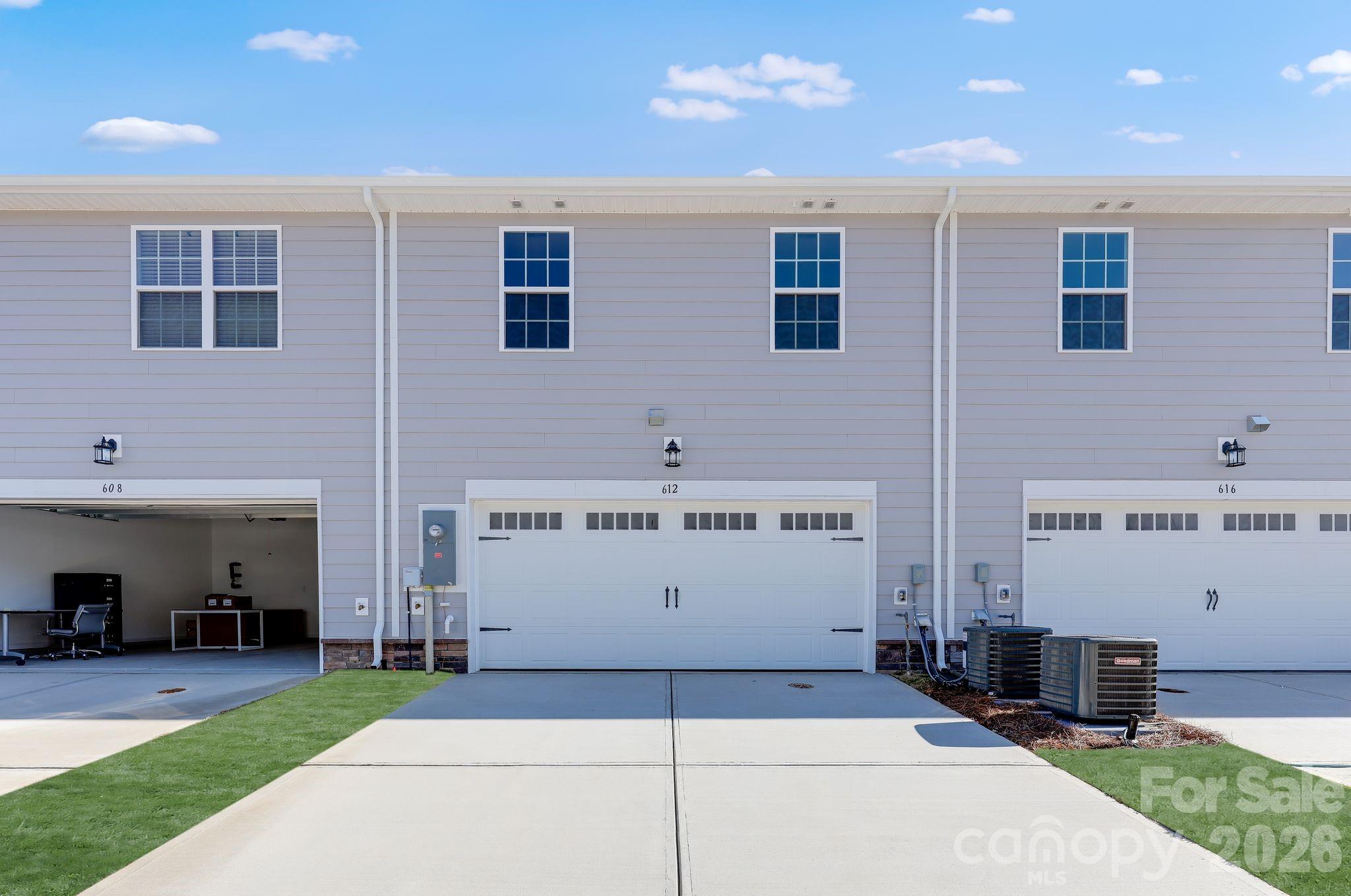 634 Sparano Loop #158 — York