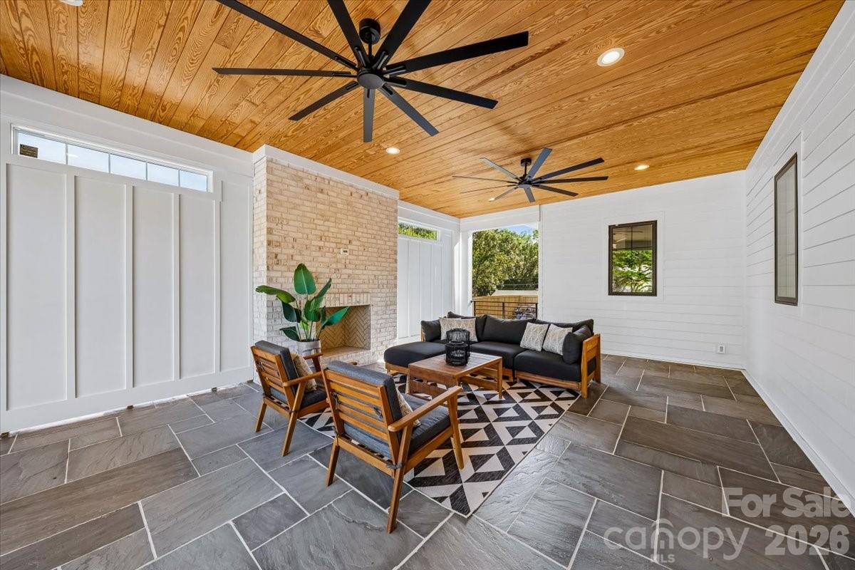 4635 Water Oak Road — Charlotte