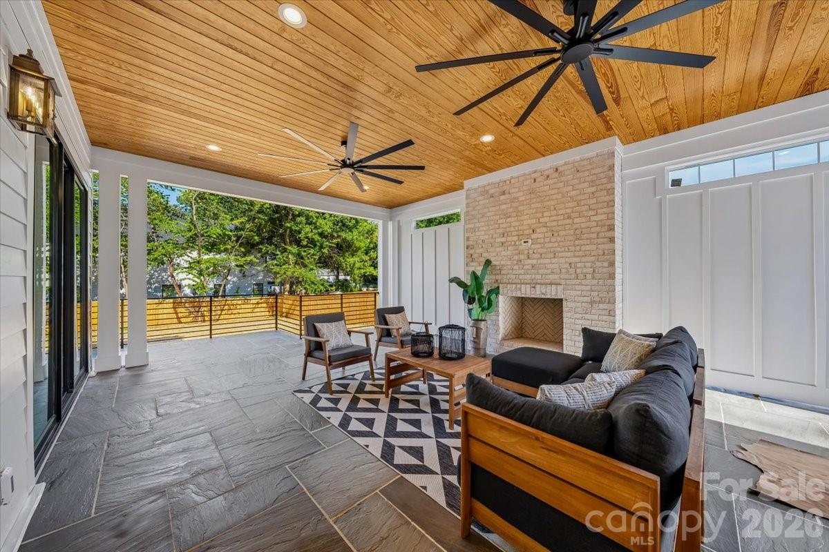 4635 Water Oak Road — Charlotte