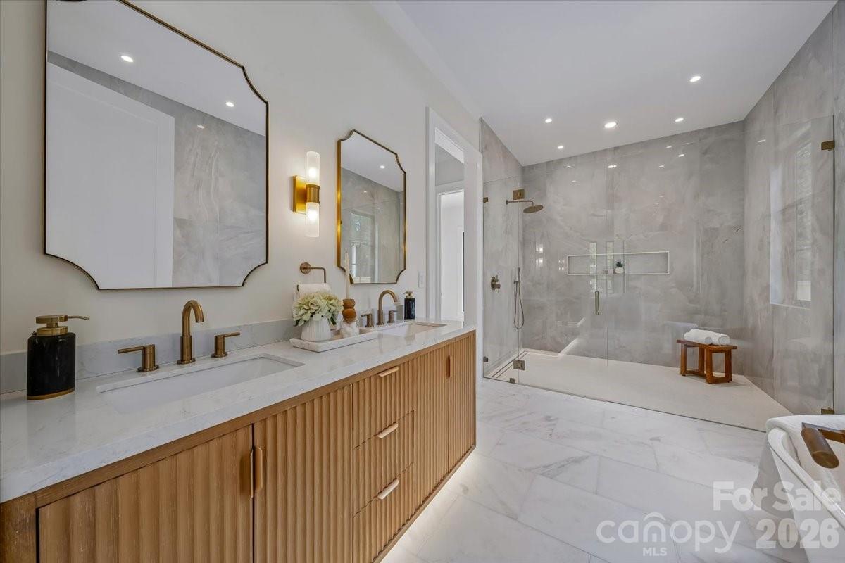 4635 Water Oak Road — Charlotte