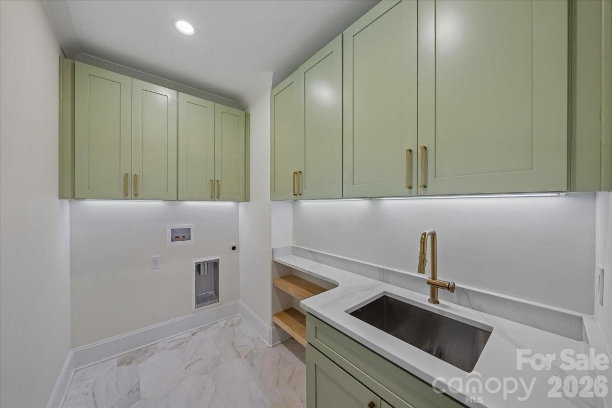 4635 Water Oak Road — Charlotte