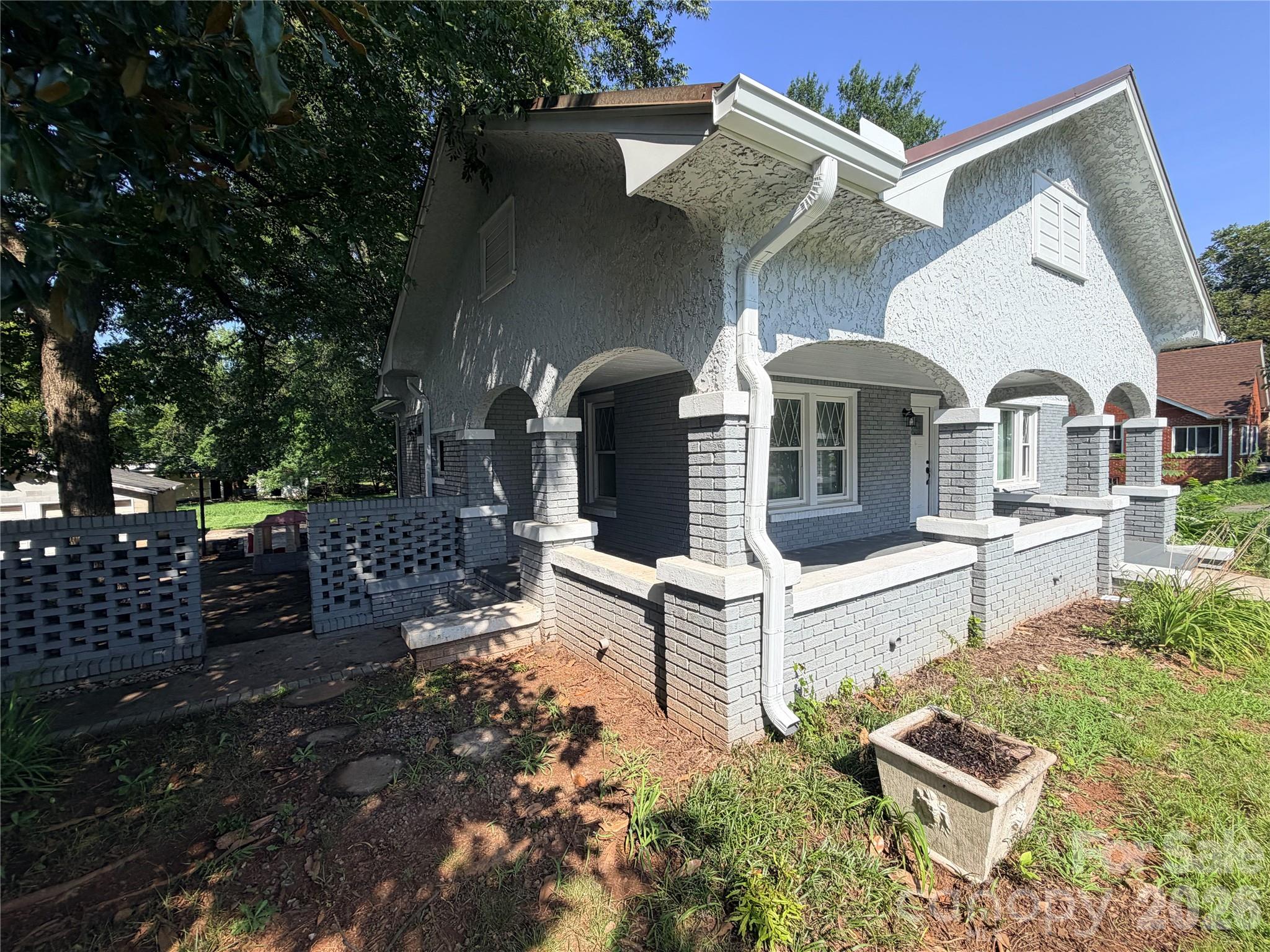 2709 N Main Avenue — Newton