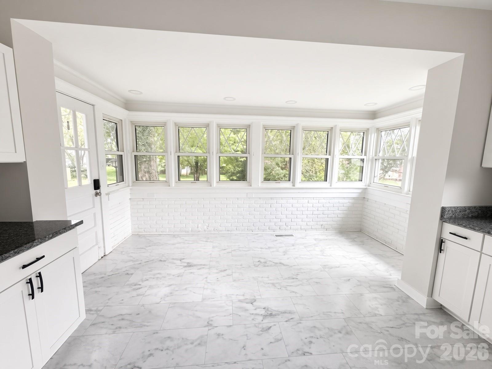 2709 N Main Avenue — Newton