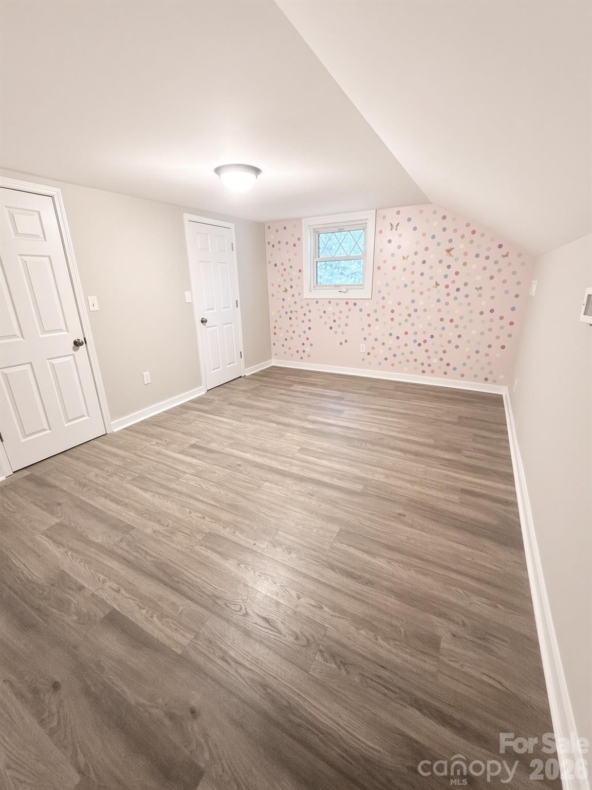 2709 N Main Avenue — Newton