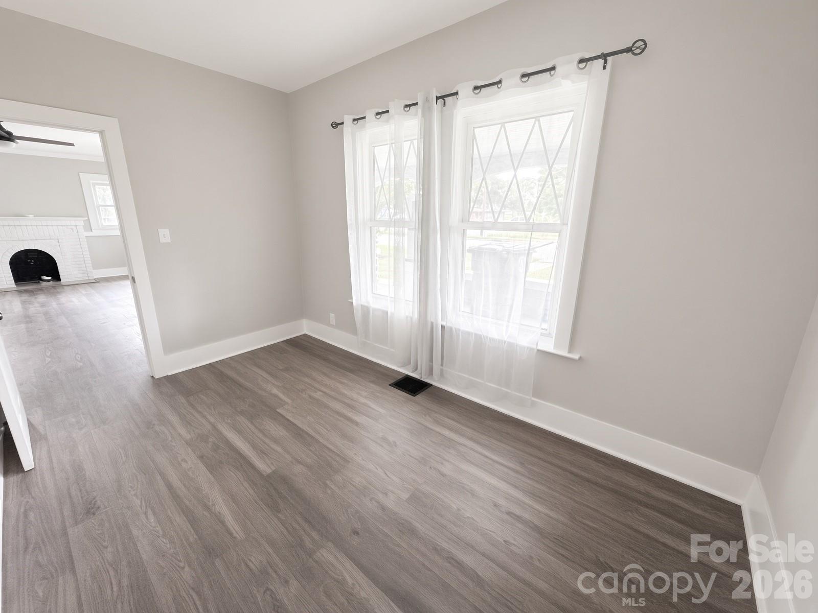 2709 N Main Avenue — Newton