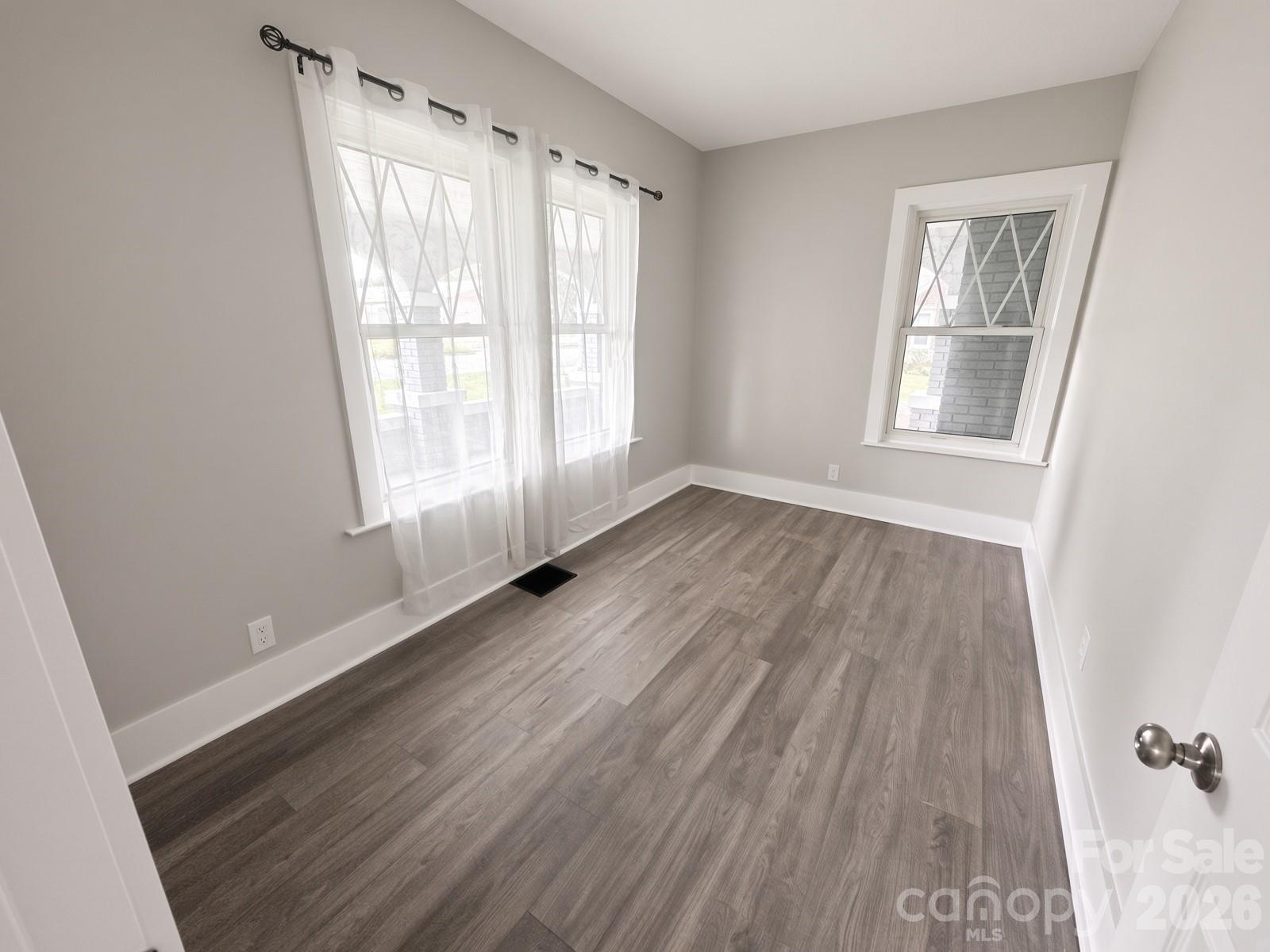2709 N Main Avenue — Newton
