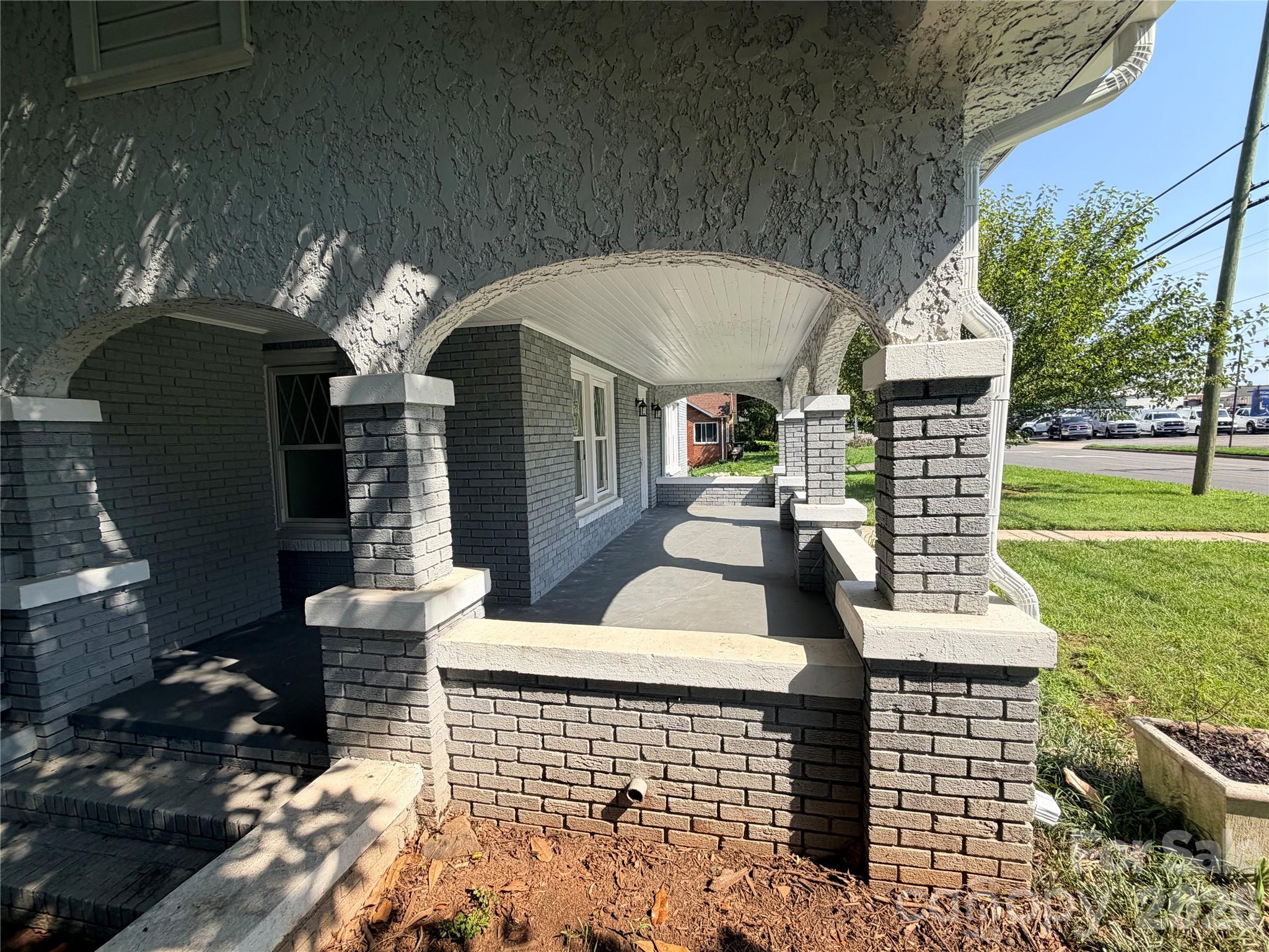 2709 N Main Avenue — Newton