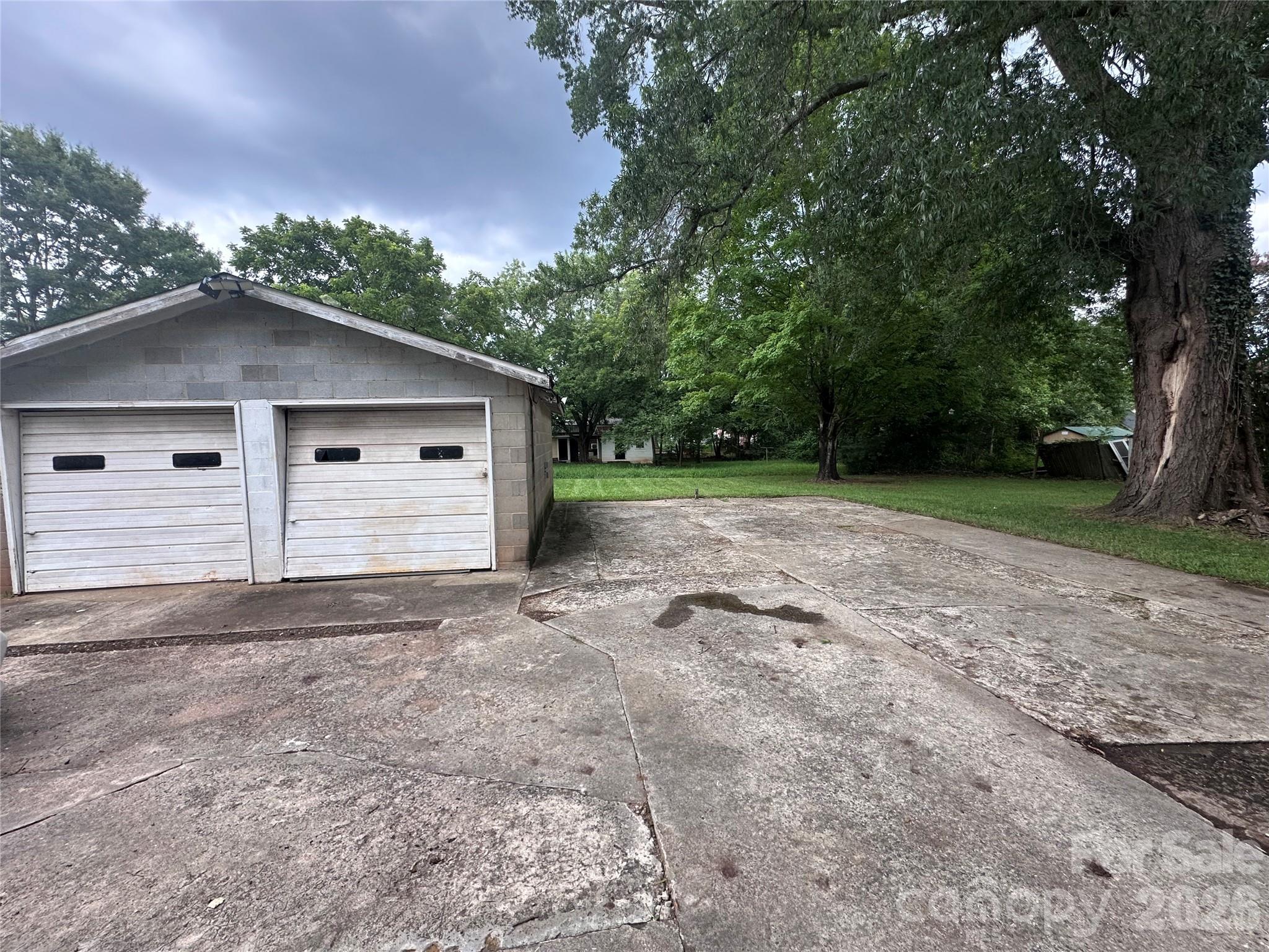 2709 N Main Avenue — Newton