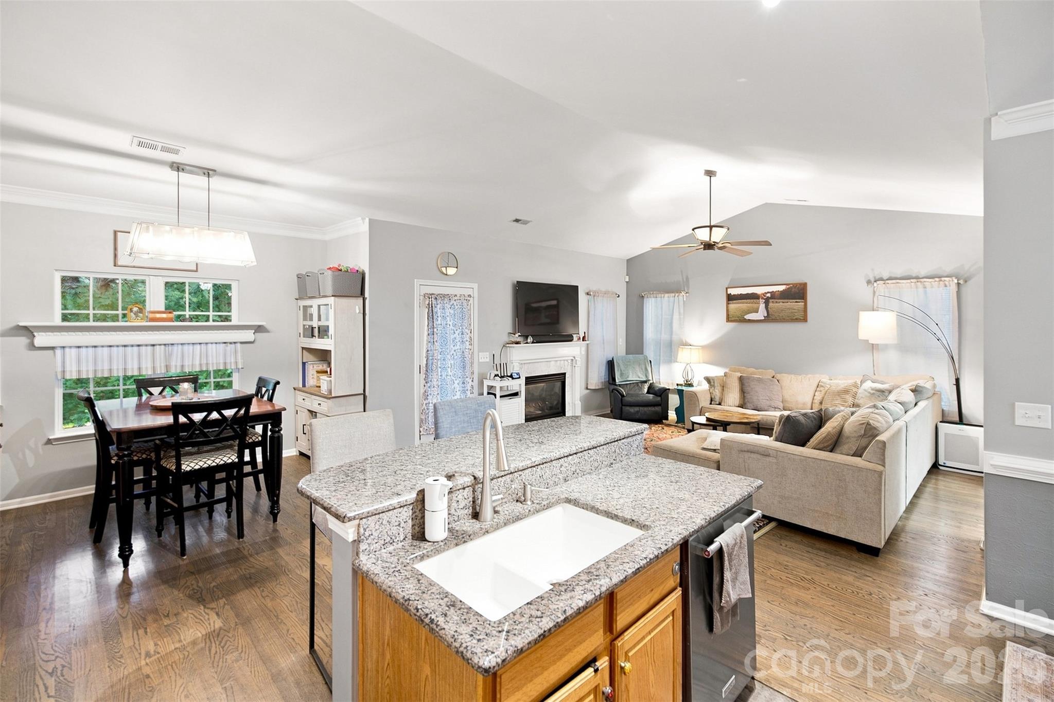 439 Glencrest Drive — Stanley