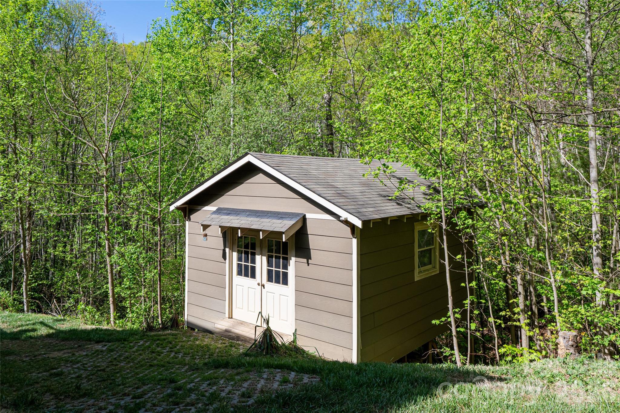 36 Snowshoe Drive — Asheville