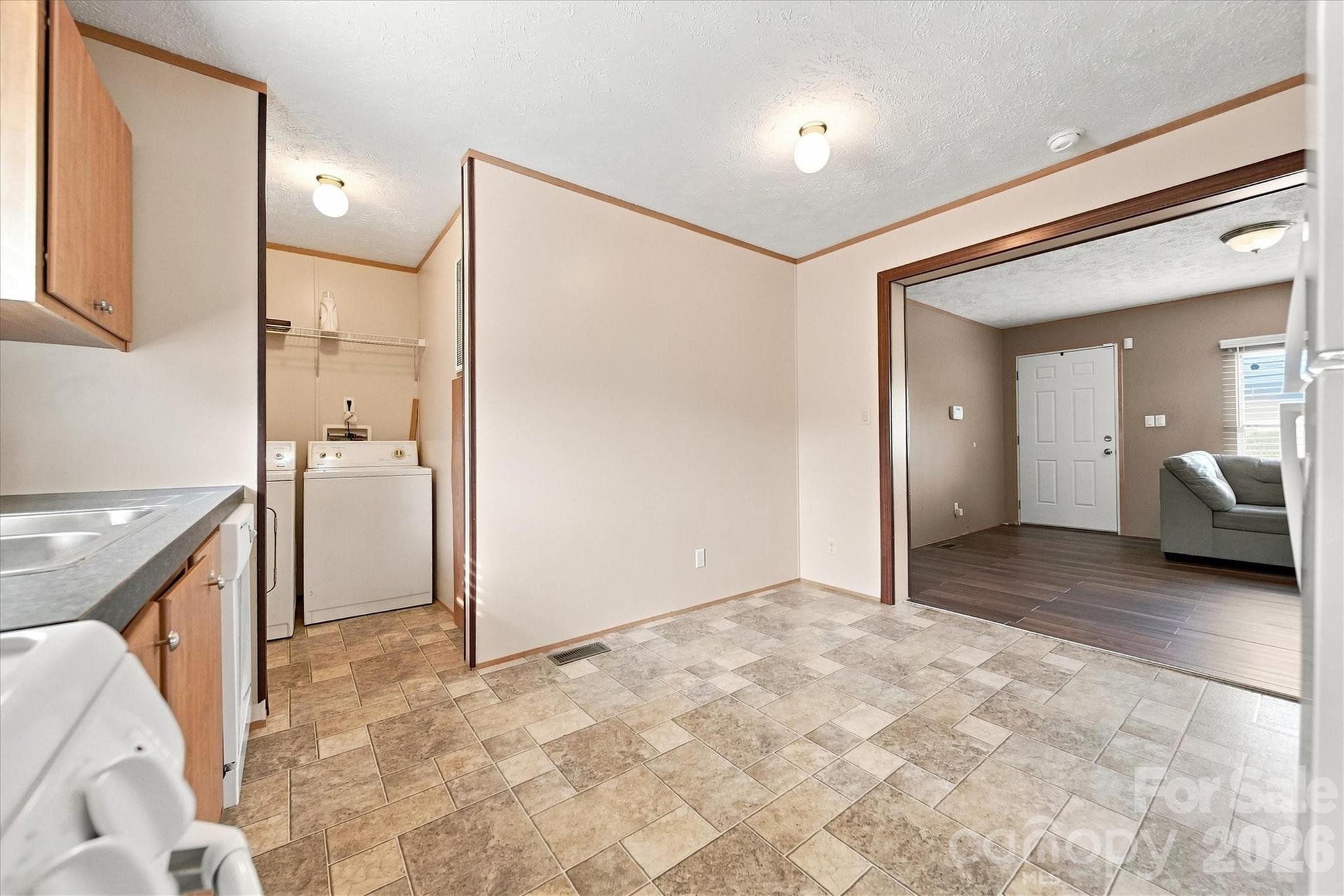 8660 Hollywood Drive — Connelly Springs