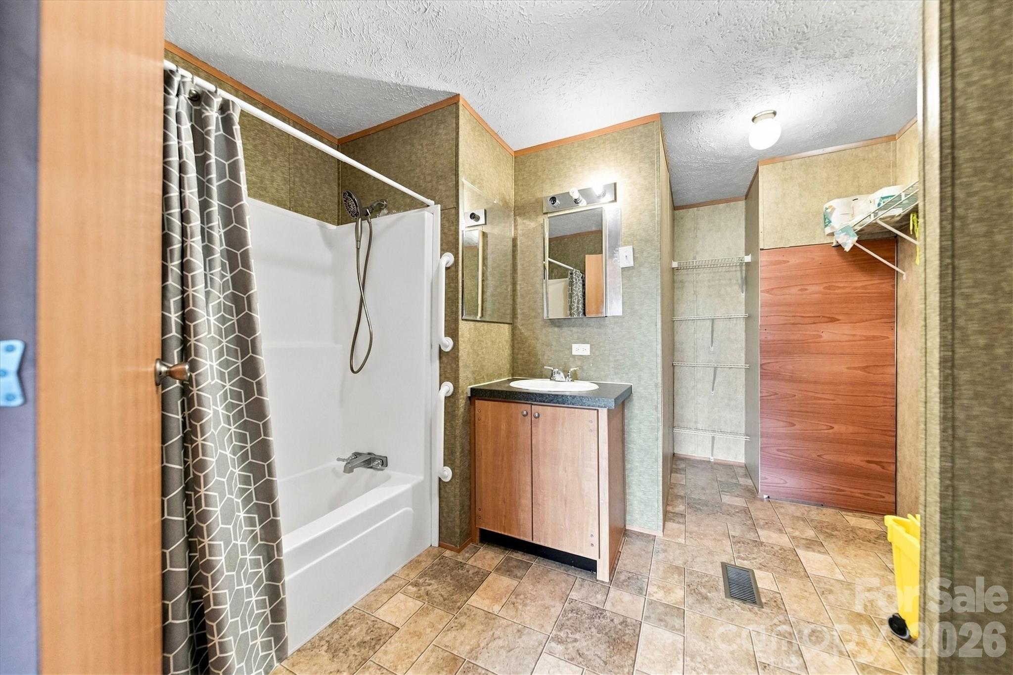 8660 Hollywood Drive — Connelly Springs