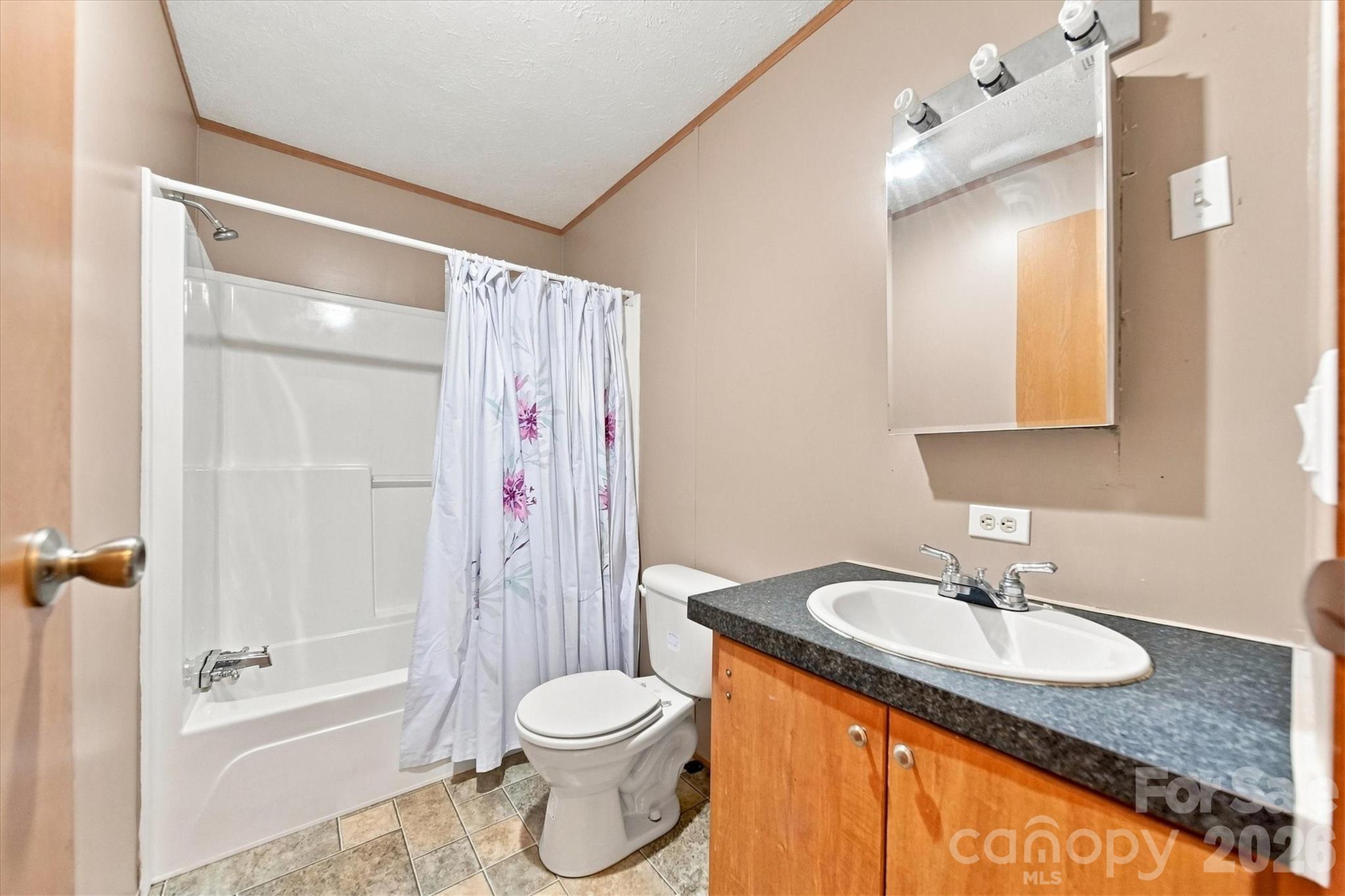 8660 Hollywood Drive — Connelly Springs